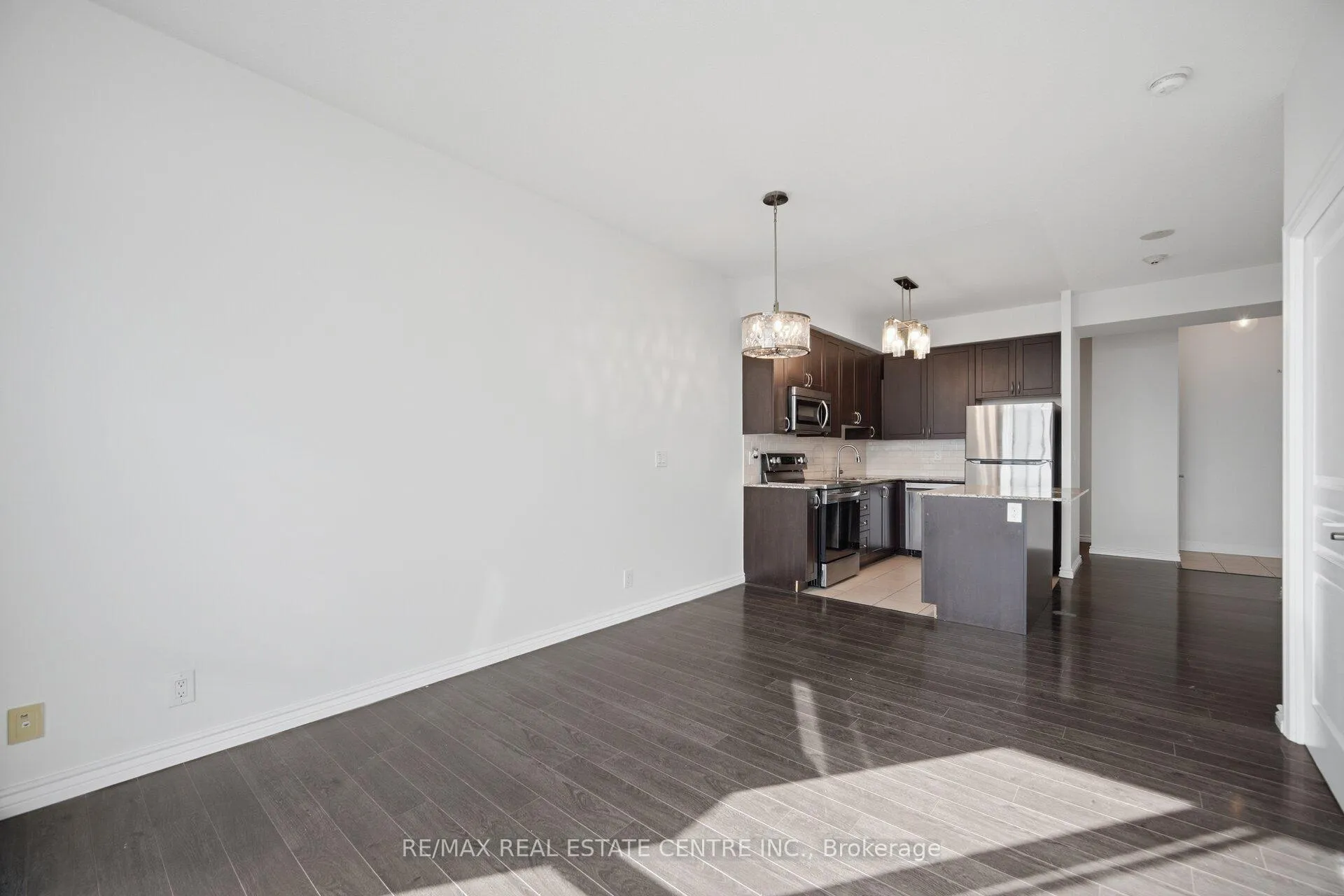 Photo 18 of Unit 405, 1940 Ironstone Drive, Burlington, Uptown — HOMEH