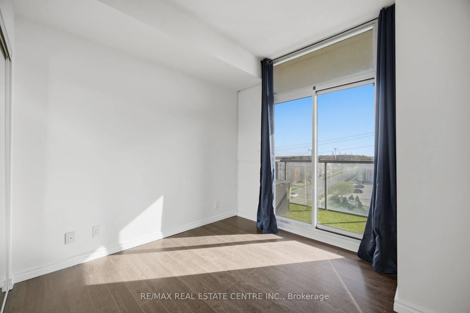 Photo 19 of Unit 405, 1940 Ironstone Drive, Burlington, Uptown — HOMEH