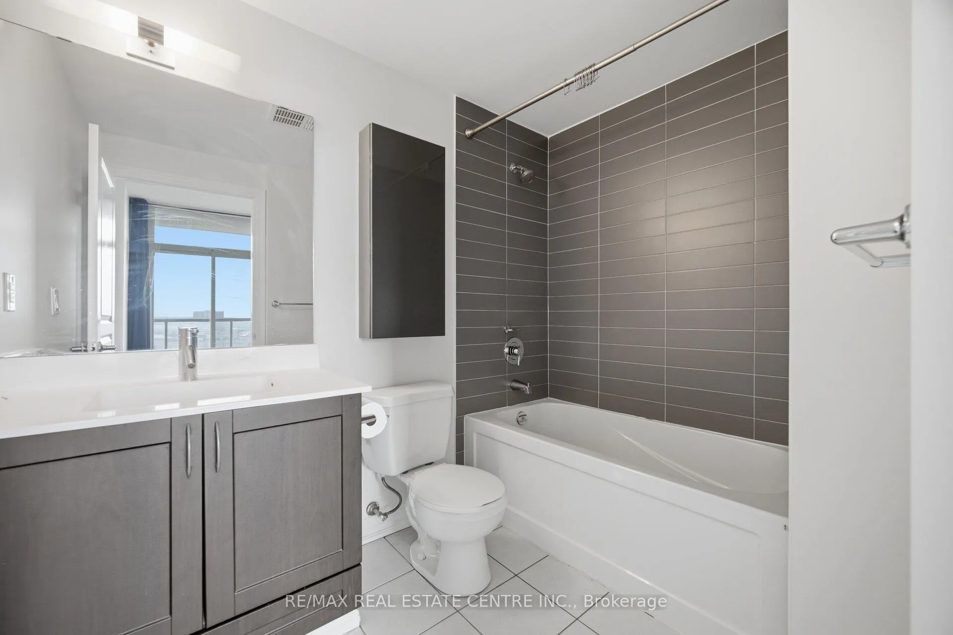 Photo 22 of Unit 405, 1940 Ironstone Drive, Burlington, Uptown — HOMEH