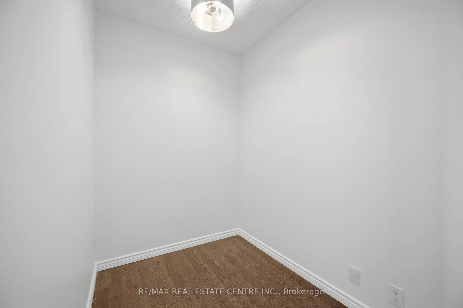 Photo 23 of Unit 405, 1940 Ironstone Drive, Burlington, Uptown — HOMEH