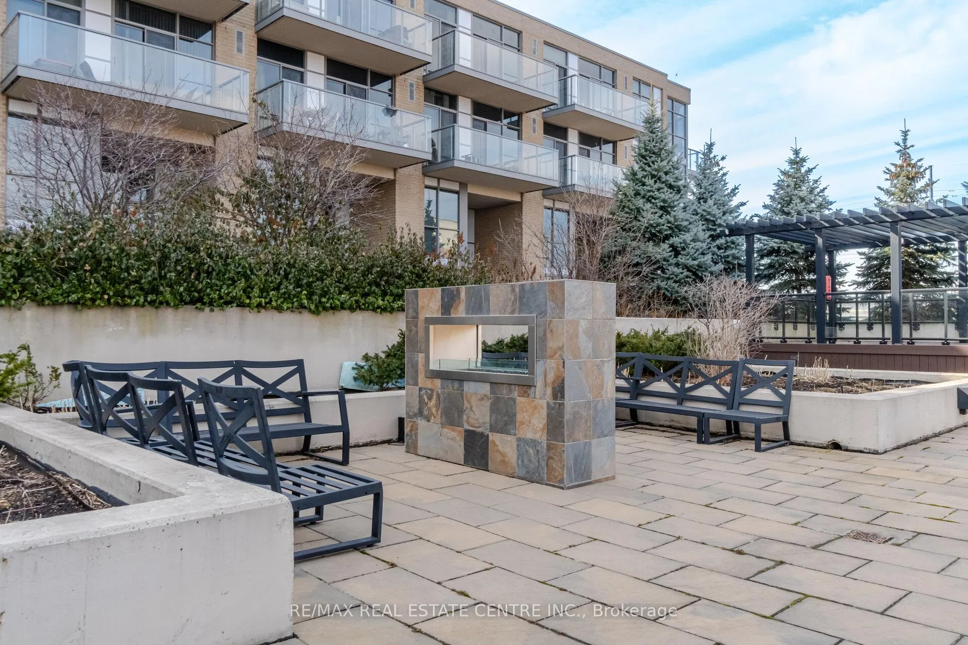 Photo 46 of Unit 405, 1940 Ironstone Drive, Burlington, Uptown — HOMEH