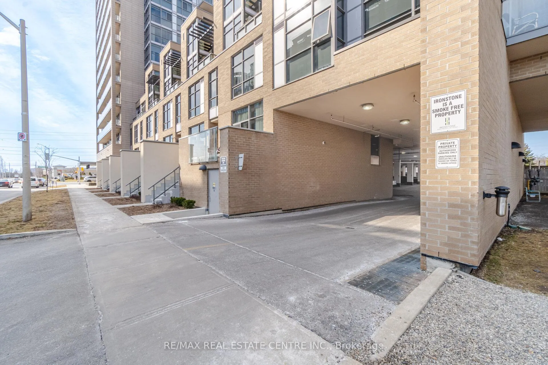 Photo 48 of Unit 405, 1940 Ironstone Drive, Burlington, Uptown — HOMEH