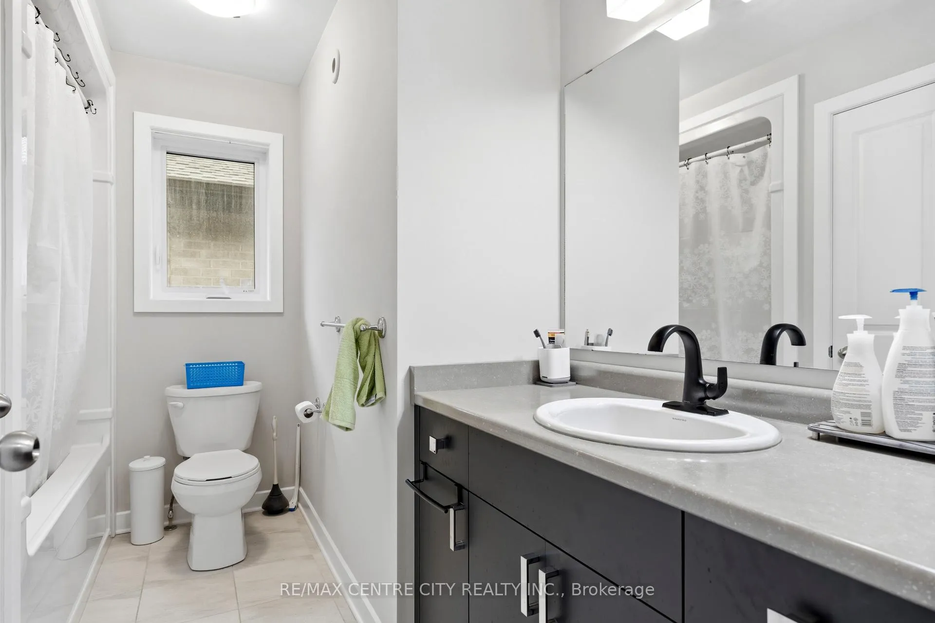Photo 5 of 19 Benjamin Parkway, St. Thomas — HOMEH