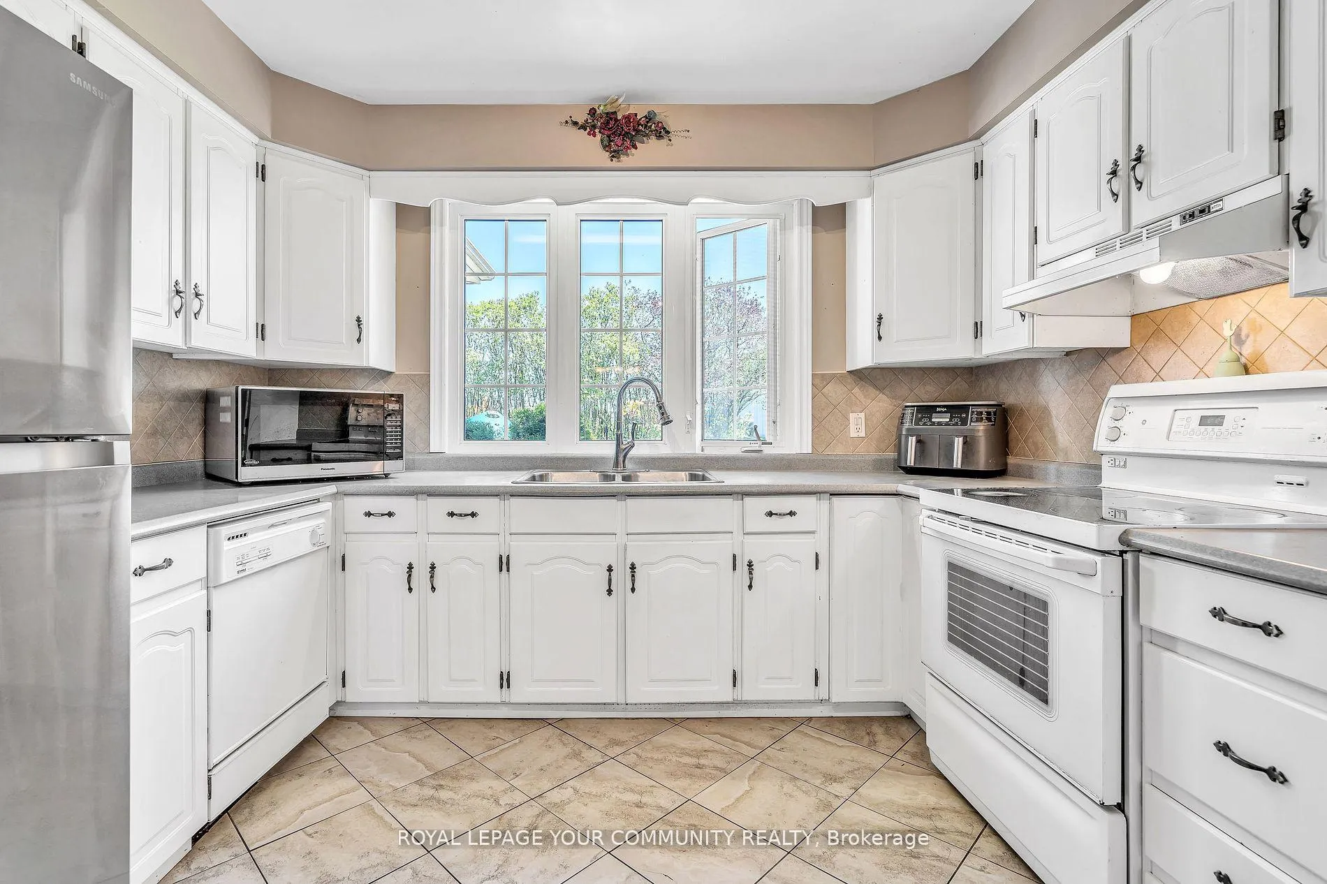Photo 20 of 2449 Old Second Road N, Springwater, Elmvale — HOMEH