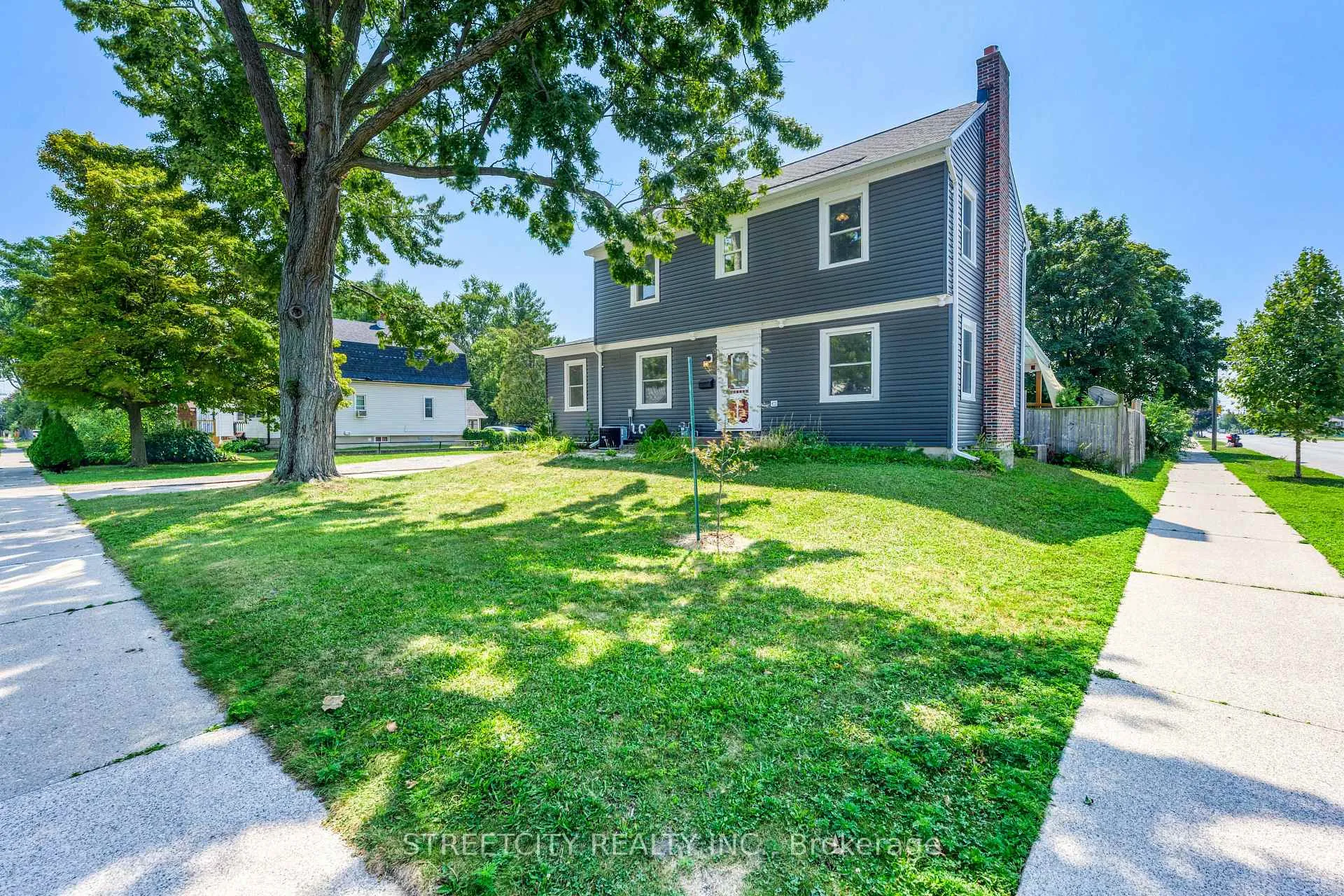 Photo 1 of 703 Wellington Street, Sarnia — HOMEH