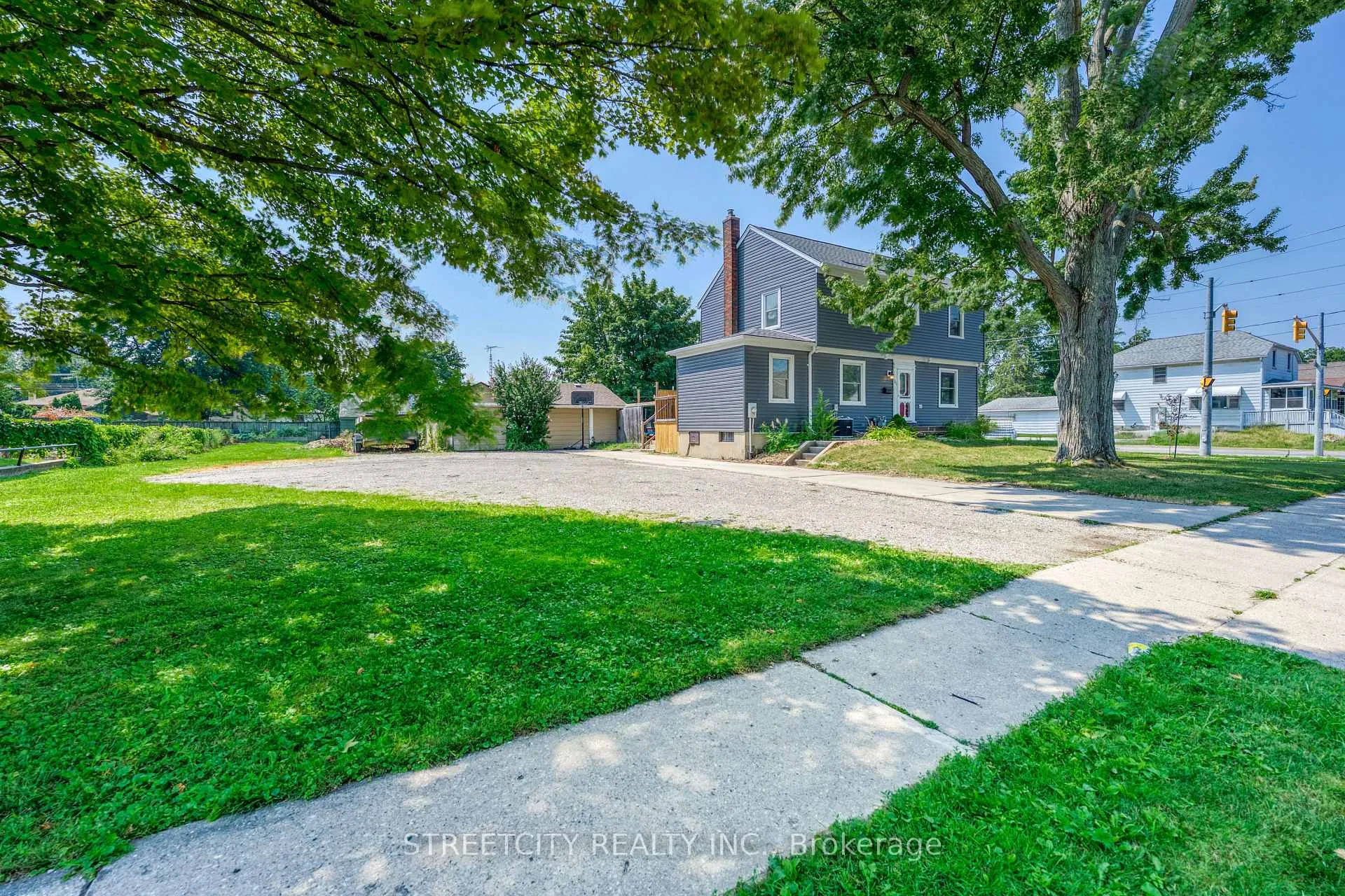 Photo 2 of 703 Wellington Street, Sarnia — HOMEH