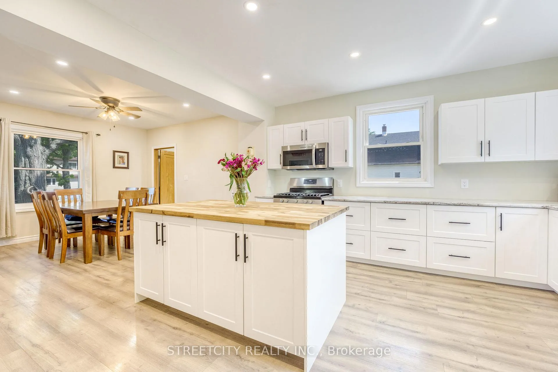 Photo 8 of 703 Wellington Street, Sarnia — HOMEH