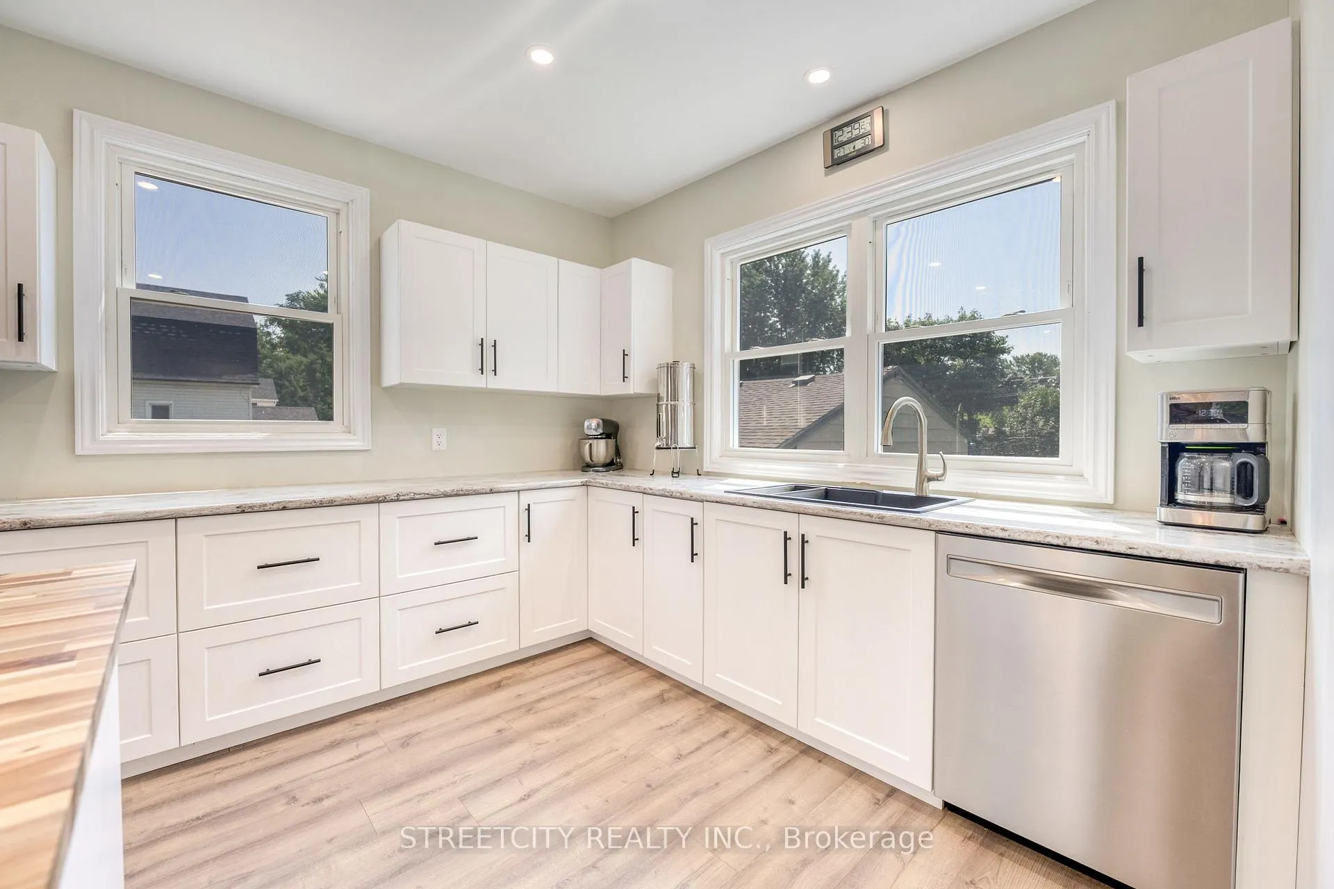 Photo 9 of 703 Wellington Street, Sarnia — HOMEH