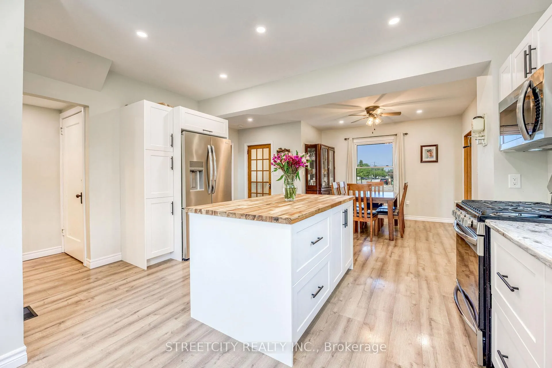 Photo 10 of 703 Wellington Street, Sarnia — HOMEH