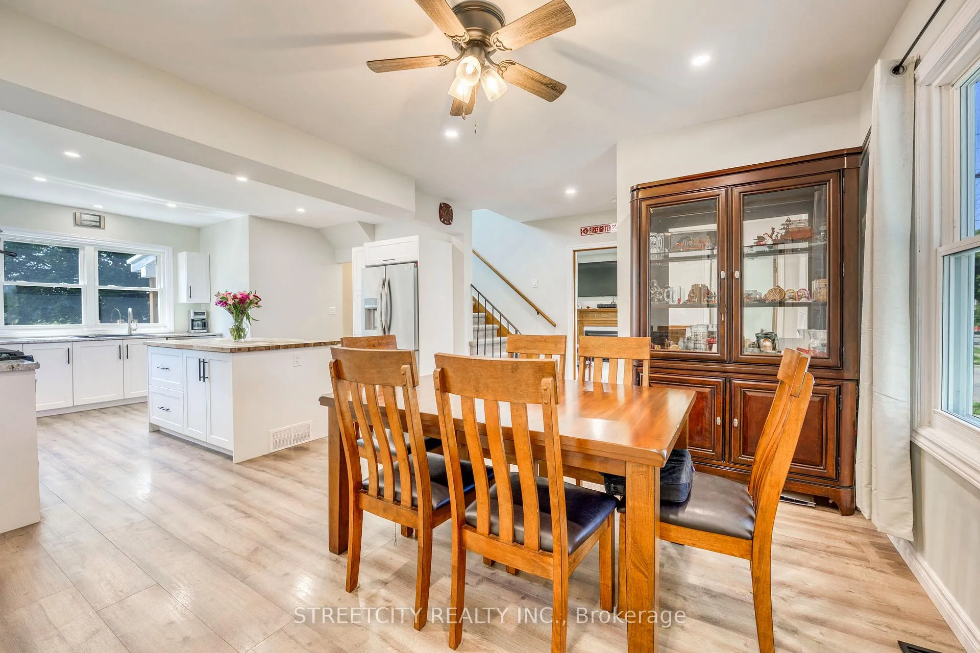 Photo 13 of 703 Wellington Street, Sarnia — HOMEH