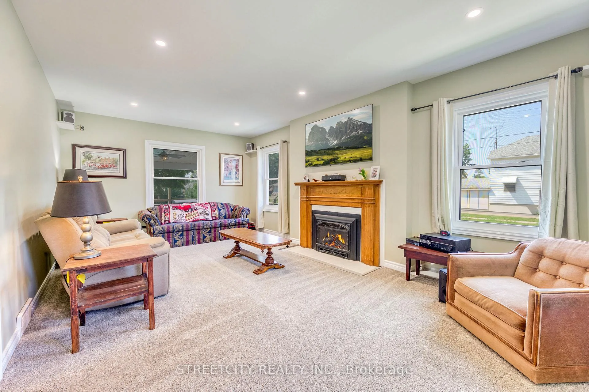 Photo 16 of 703 Wellington Street, Sarnia — HOMEH