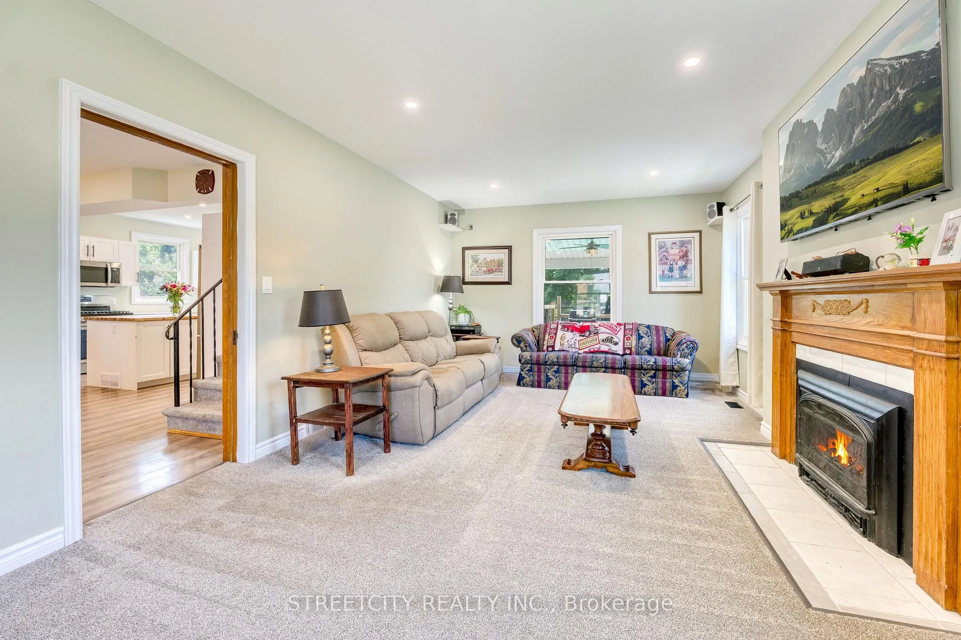 Photo 17 of 703 Wellington Street, Sarnia — HOMEH