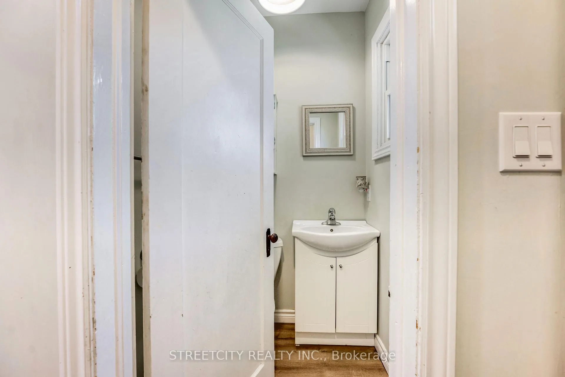Photo 22 of 703 Wellington Street, Sarnia — HOMEH