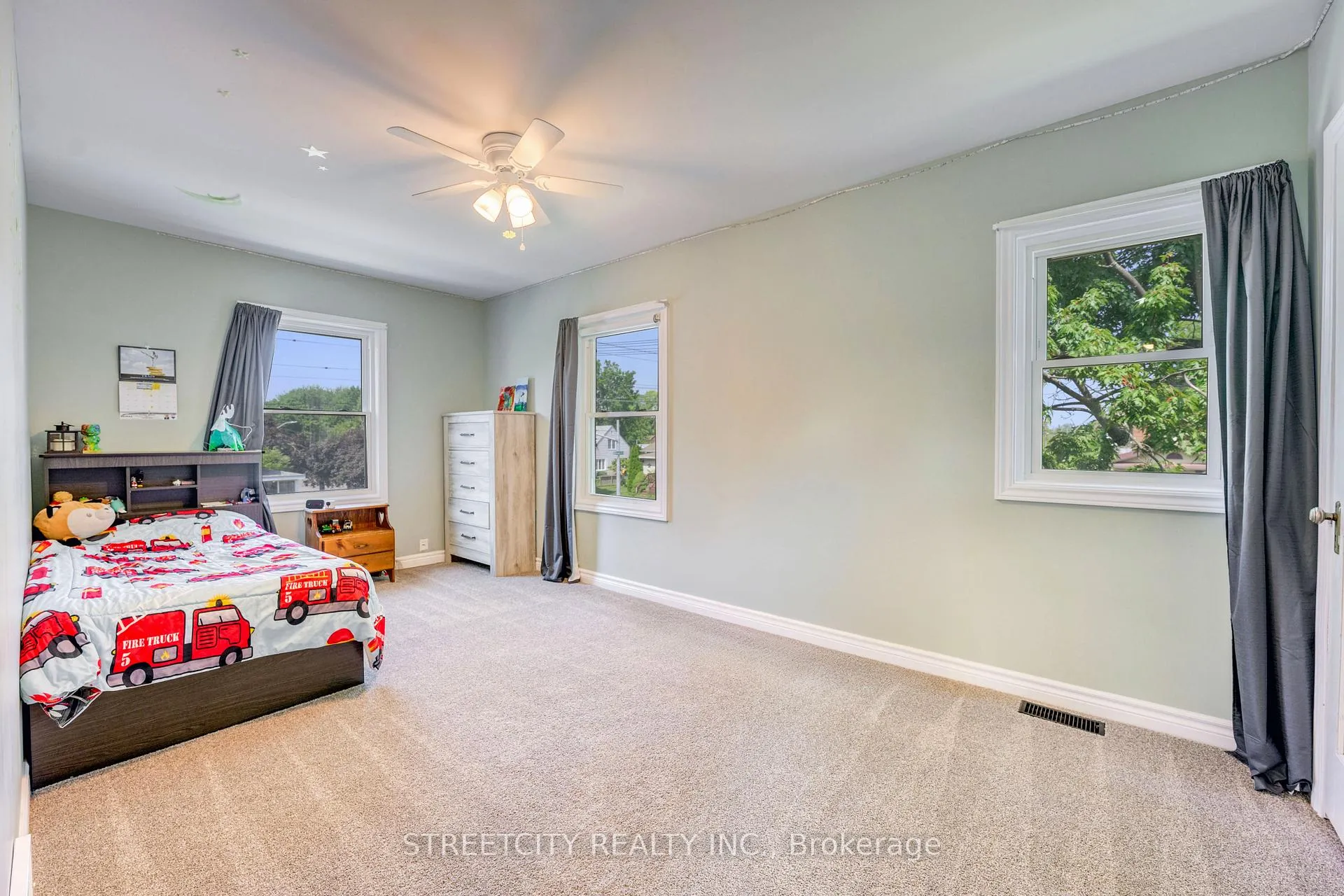 Photo 25 of 703 Wellington Street, Sarnia — HOMEH