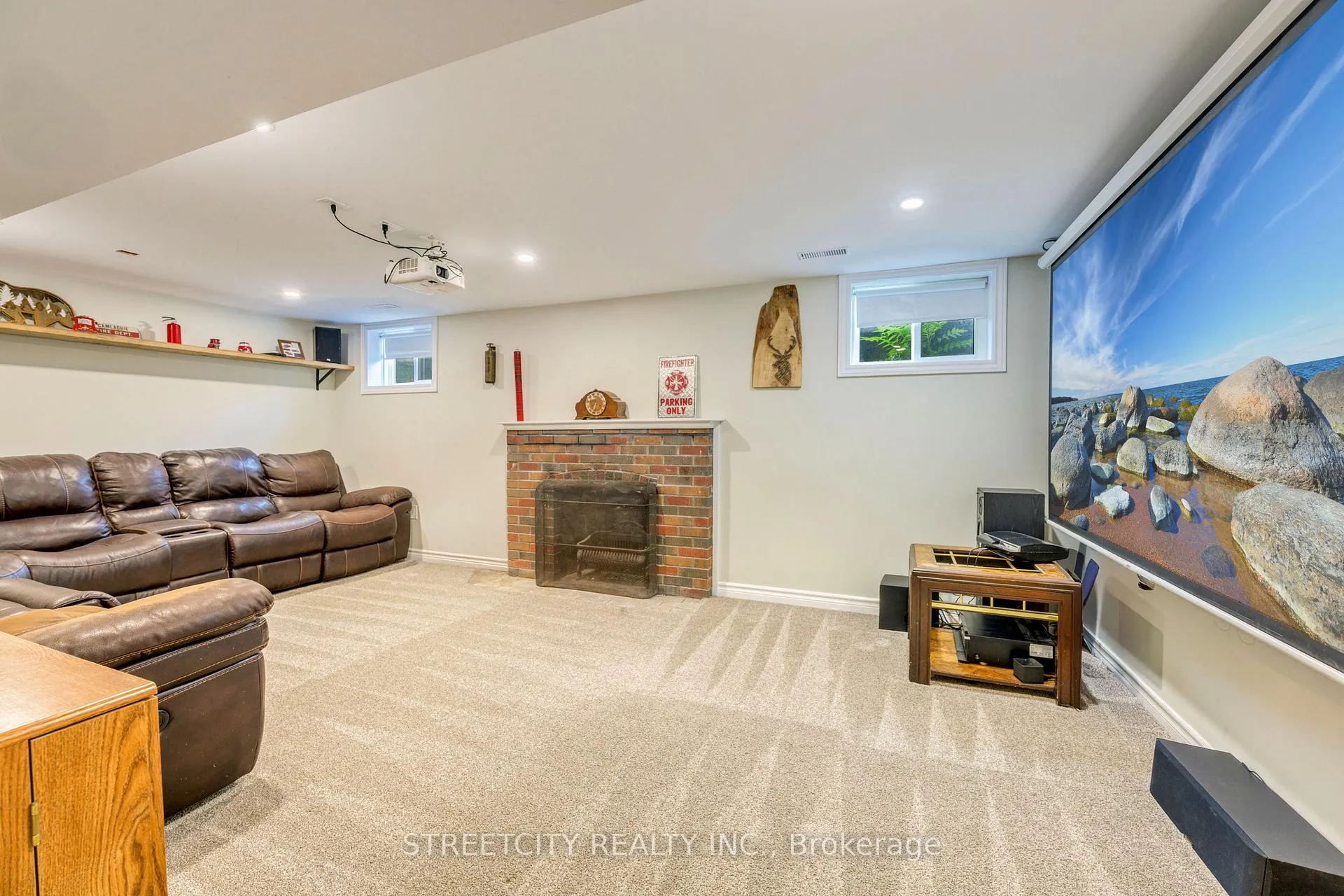 Photo 28 of 703 Wellington Street, Sarnia — HOMEH