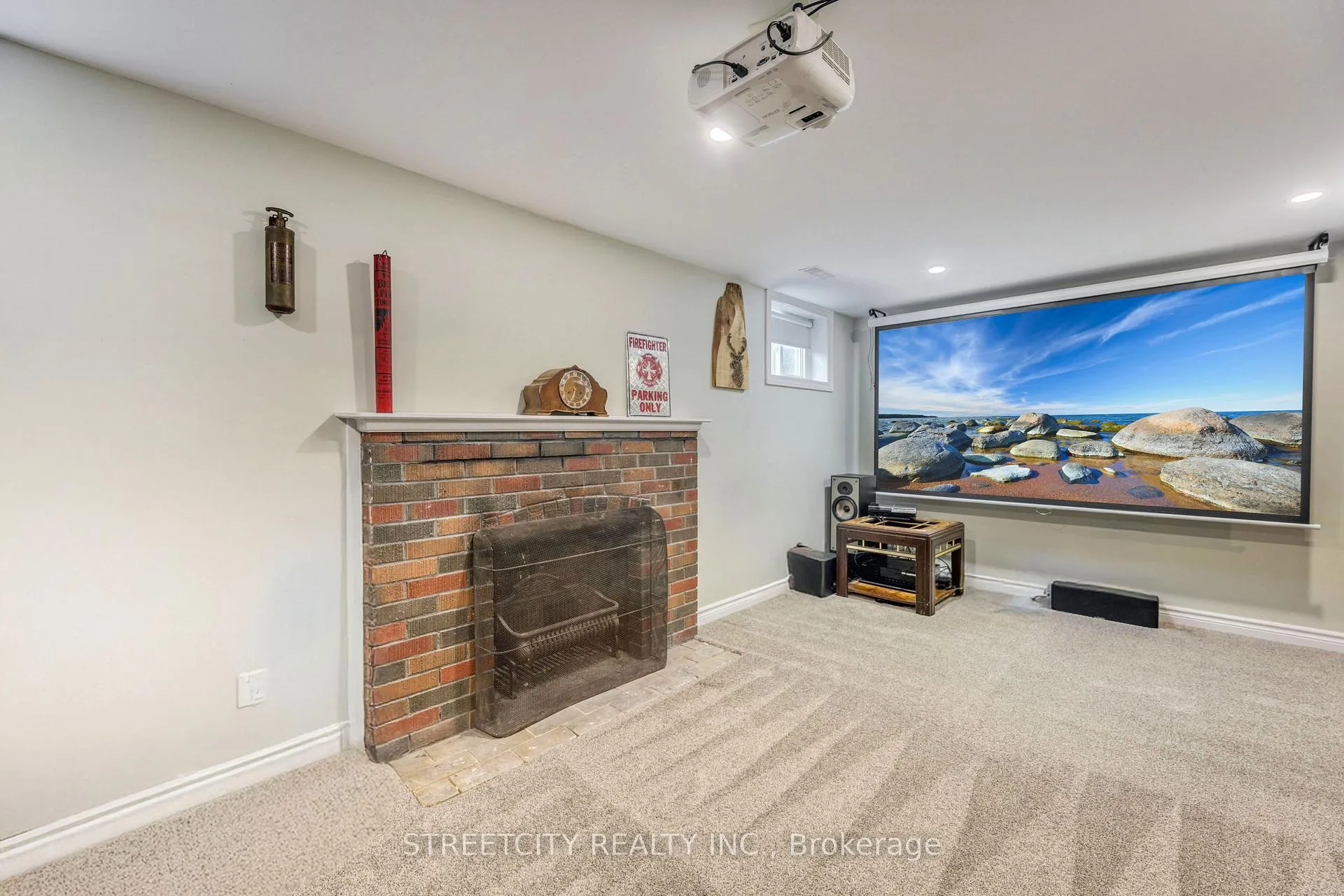 Photo 29 of 703 Wellington Street, Sarnia — HOMEH
