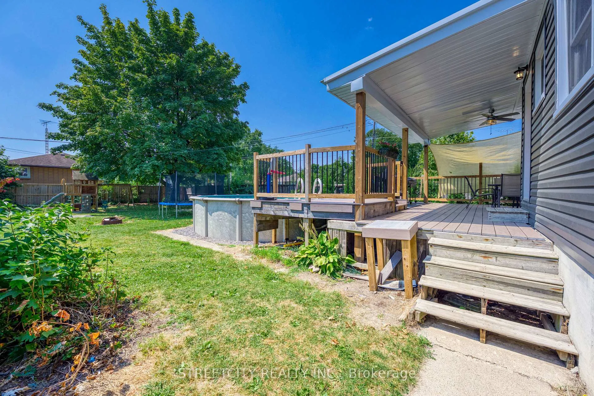 Photo 30 of 703 Wellington Street, Sarnia — HOMEH
