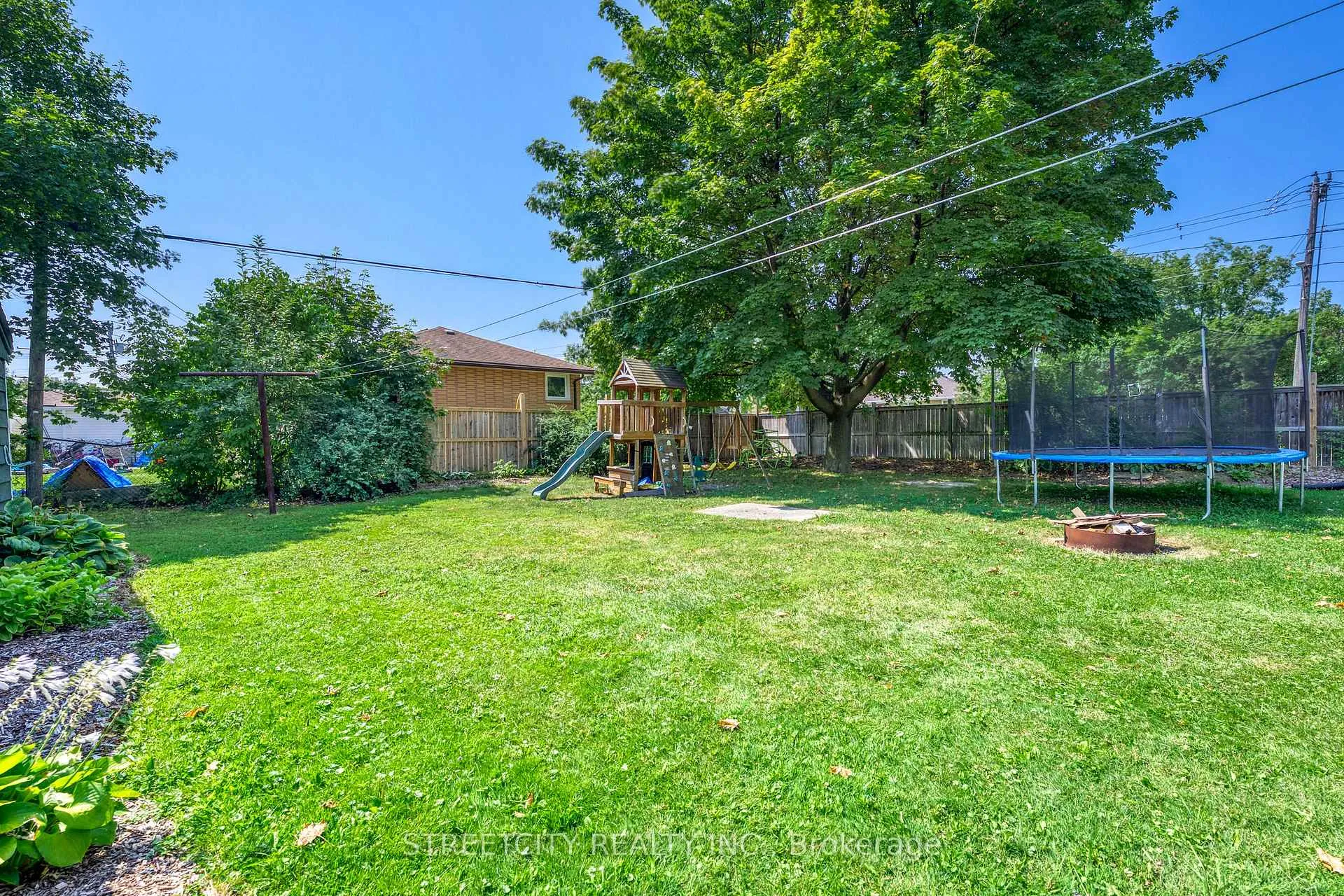 Photo 31 of 703 Wellington Street, Sarnia — HOMEH