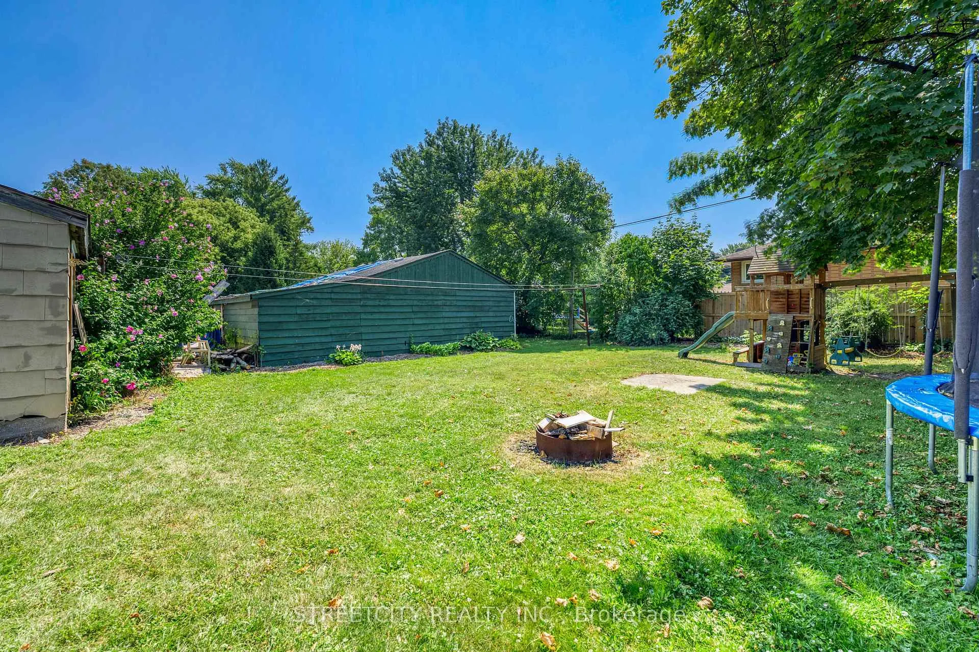 Photo 34 of 703 Wellington Street, Sarnia — HOMEH