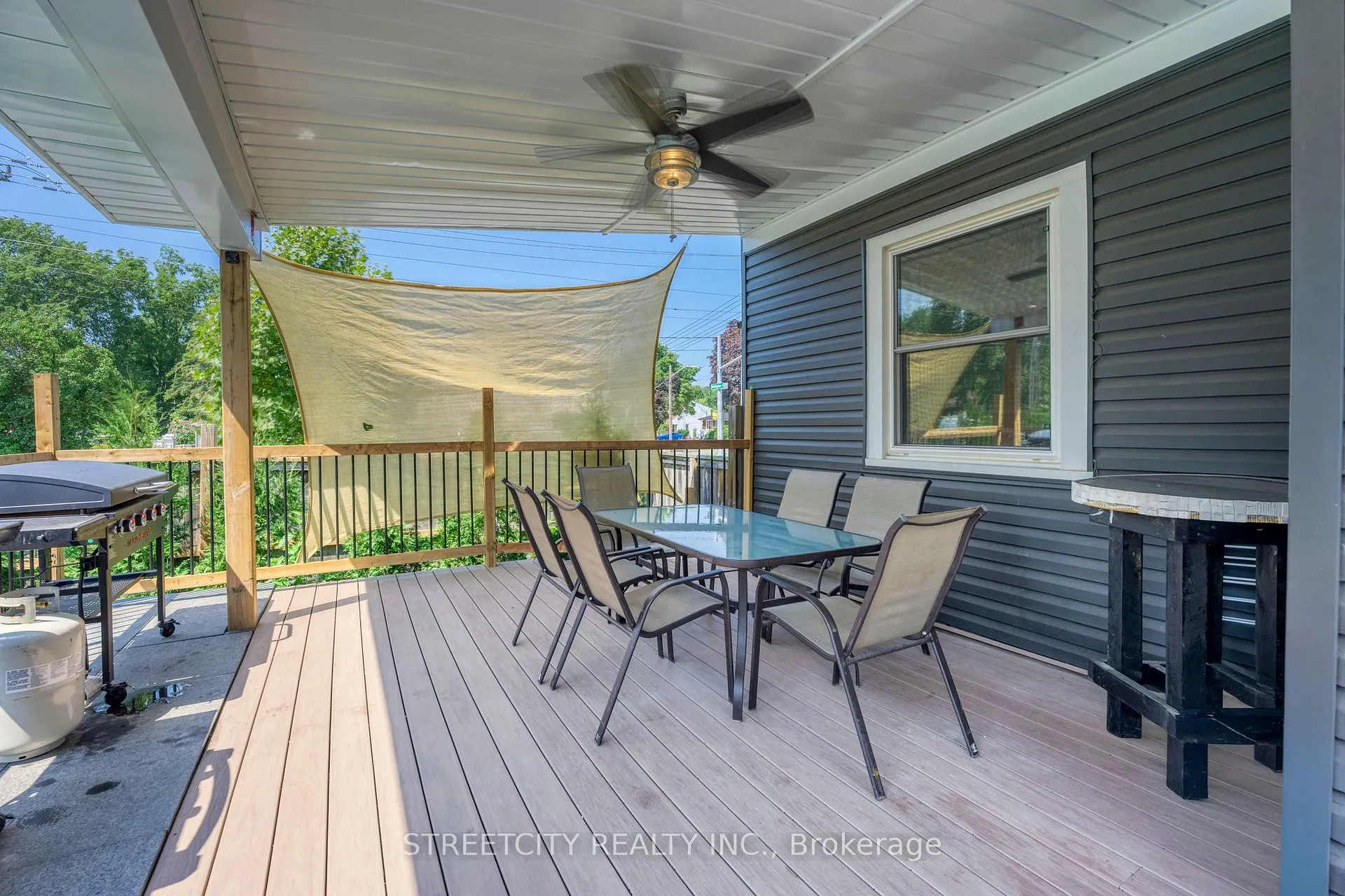 Photo 36 of 703 Wellington Street, Sarnia — HOMEH