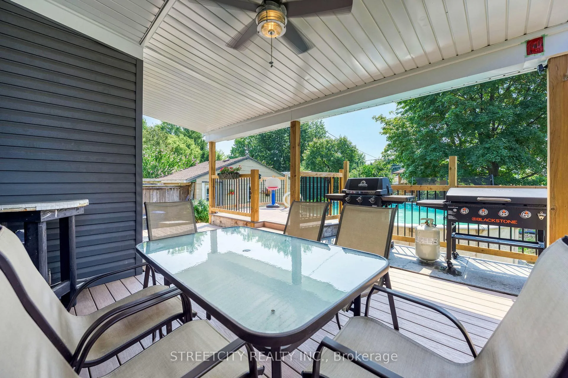 Photo 38 of 703 Wellington Street, Sarnia — HOMEH