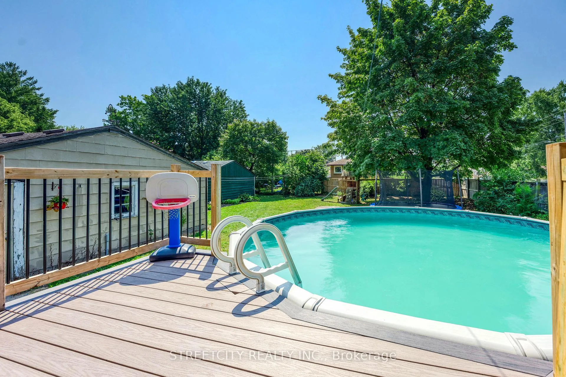 Photo 39 of 703 Wellington Street, Sarnia — HOMEH