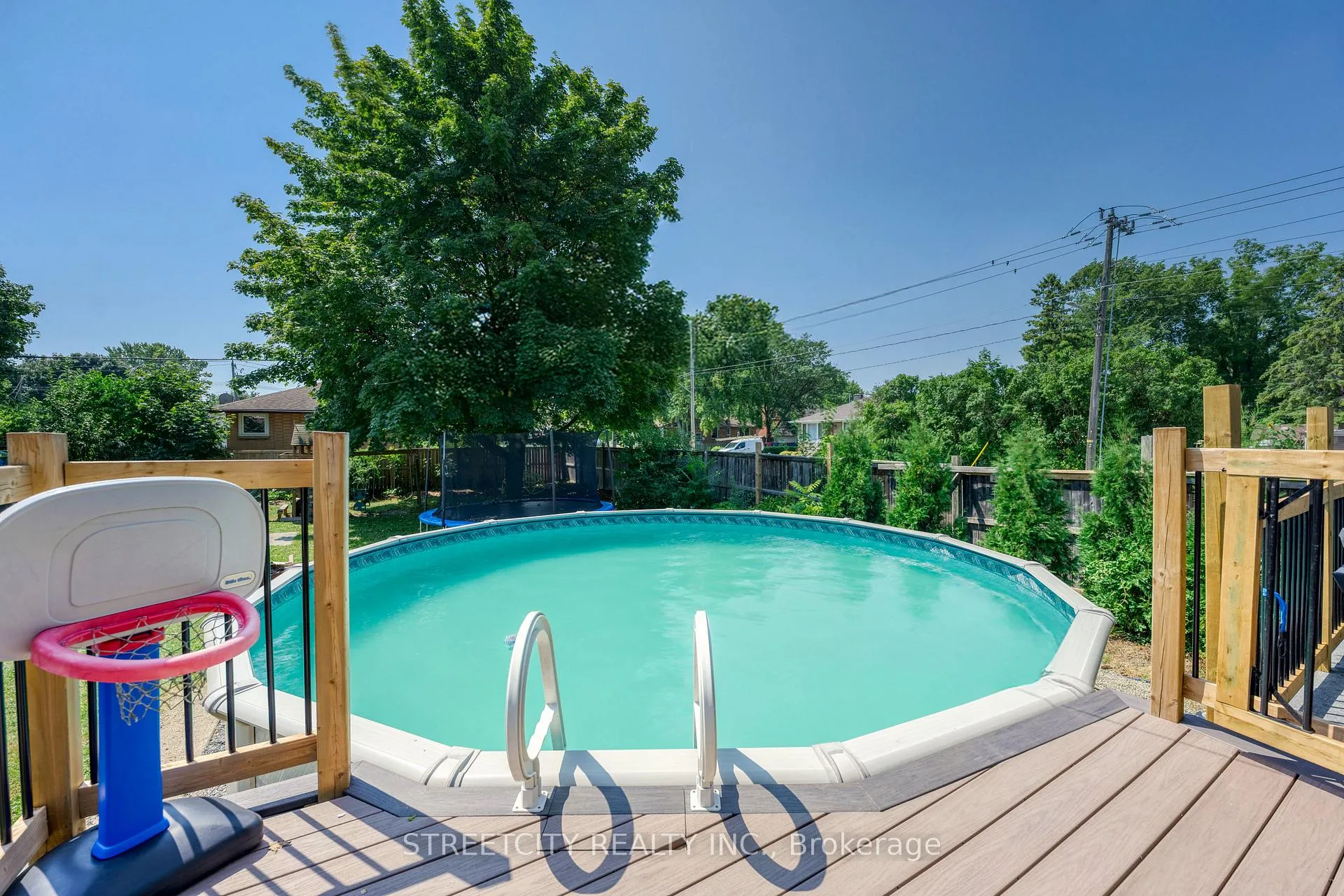 Photo 40 of 703 Wellington Street, Sarnia — HOMEH