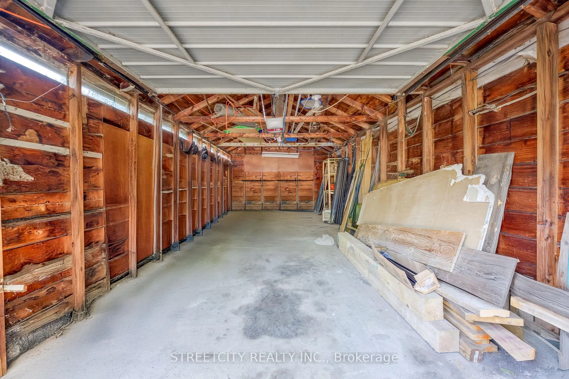 Photo 41 of 703 Wellington Street, Sarnia — HOMEH