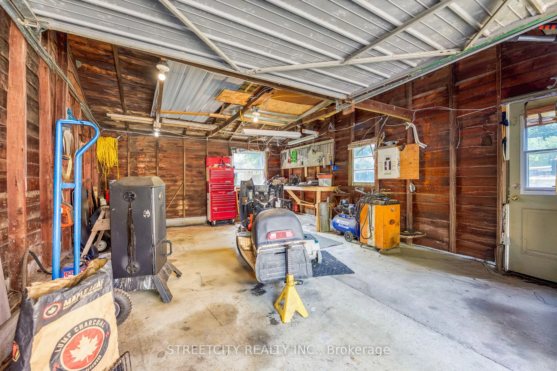 Photo 42 of 703 Wellington Street, Sarnia — HOMEH