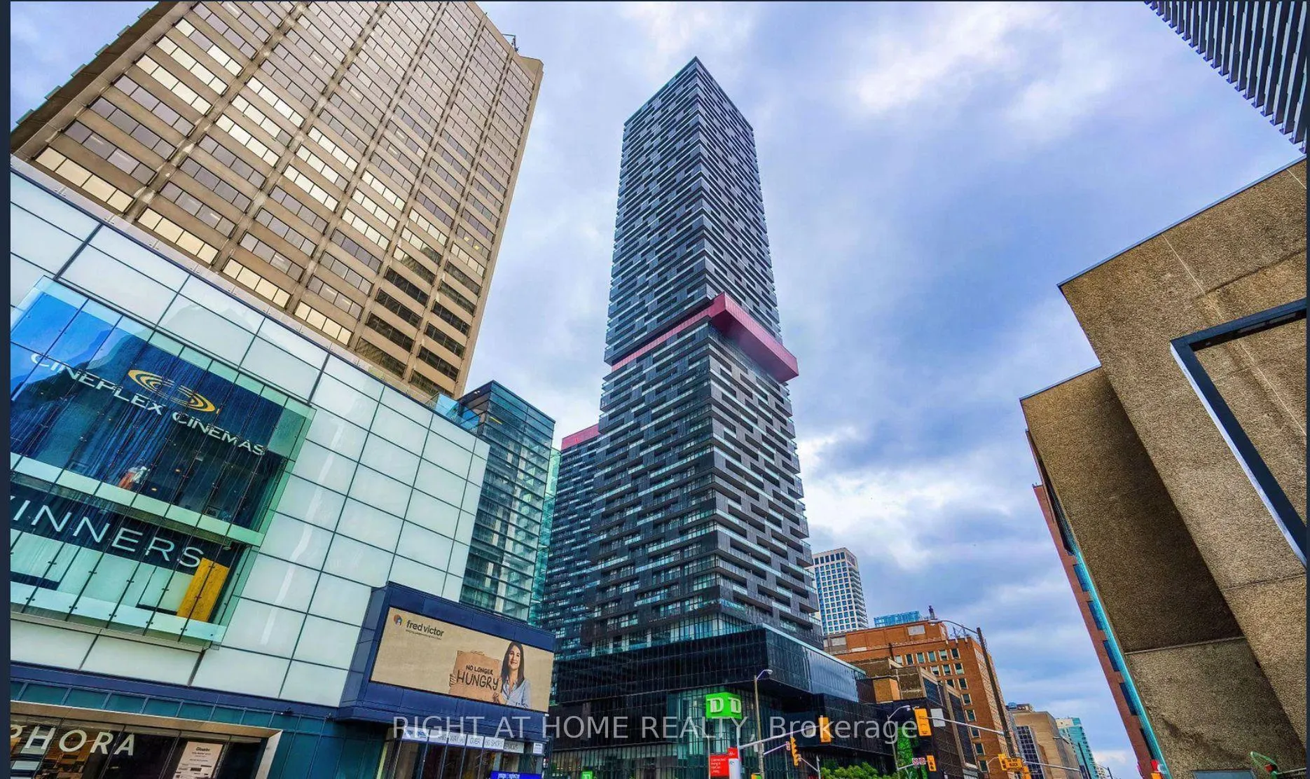 Front of Unit 3304, 8 Eglinton Avenue E