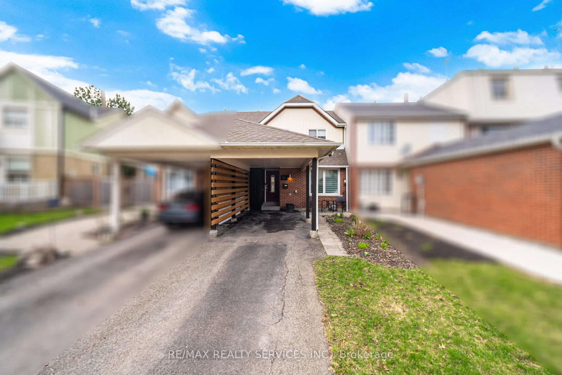 Photo 2 of 48 Terryhill Square, Brampton, Heart Lake East — HOMEH