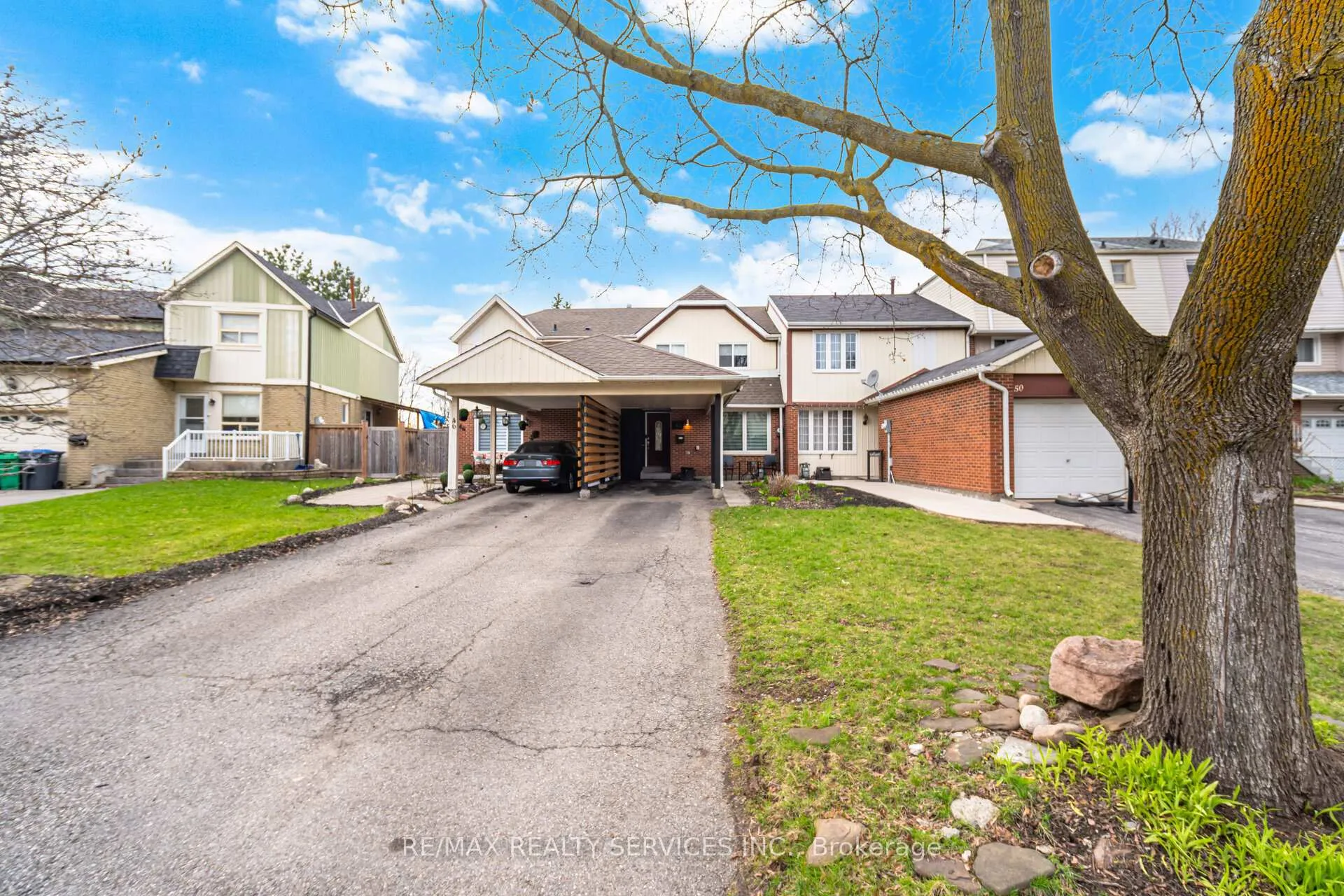 Photo 4 of 48 Terryhill Square, Brampton, Heart Lake East — HOMEH