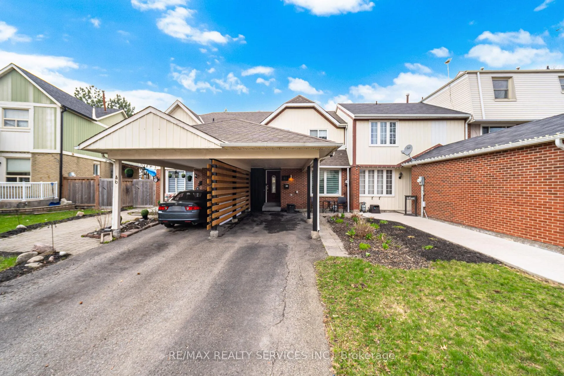 Photo 5 of 48 Terryhill Square, Brampton, Heart Lake East — HOMEH