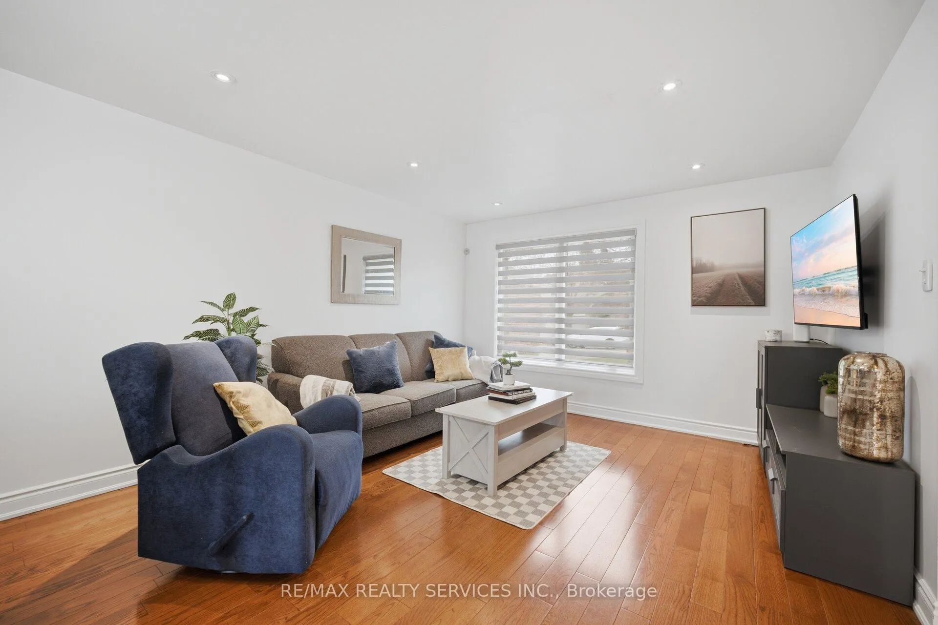 Photo 11 of 48 Terryhill Square, Brampton, Heart Lake East — HOMEH
