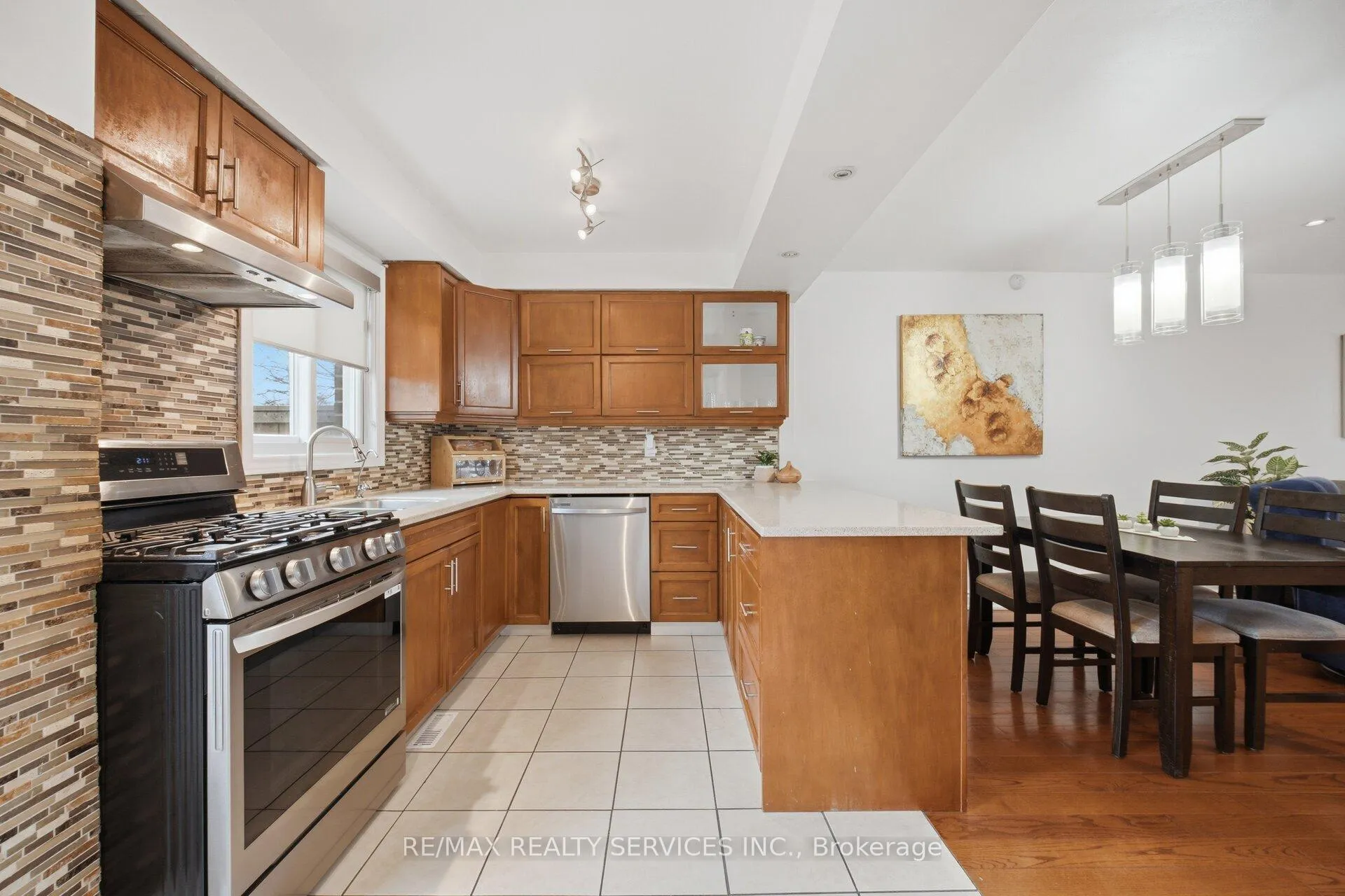 Photo 16 of 48 Terryhill Square, Brampton, Heart Lake East — HOMEH