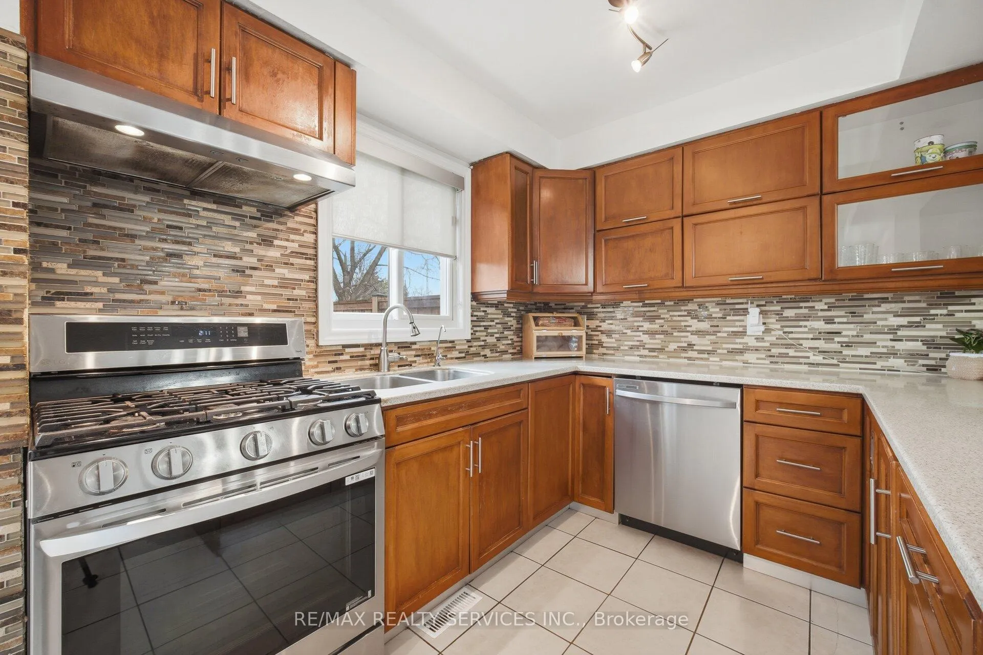 Photo 17 of 48 Terryhill Square, Brampton, Heart Lake East — HOMEH