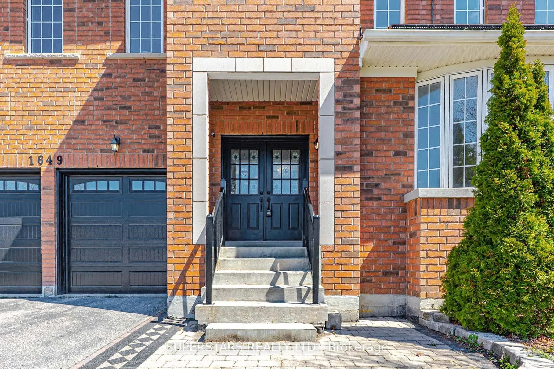 Photo 2 of 1649 Ballantrae Drive, Oshawa, Taunton — HOMEH