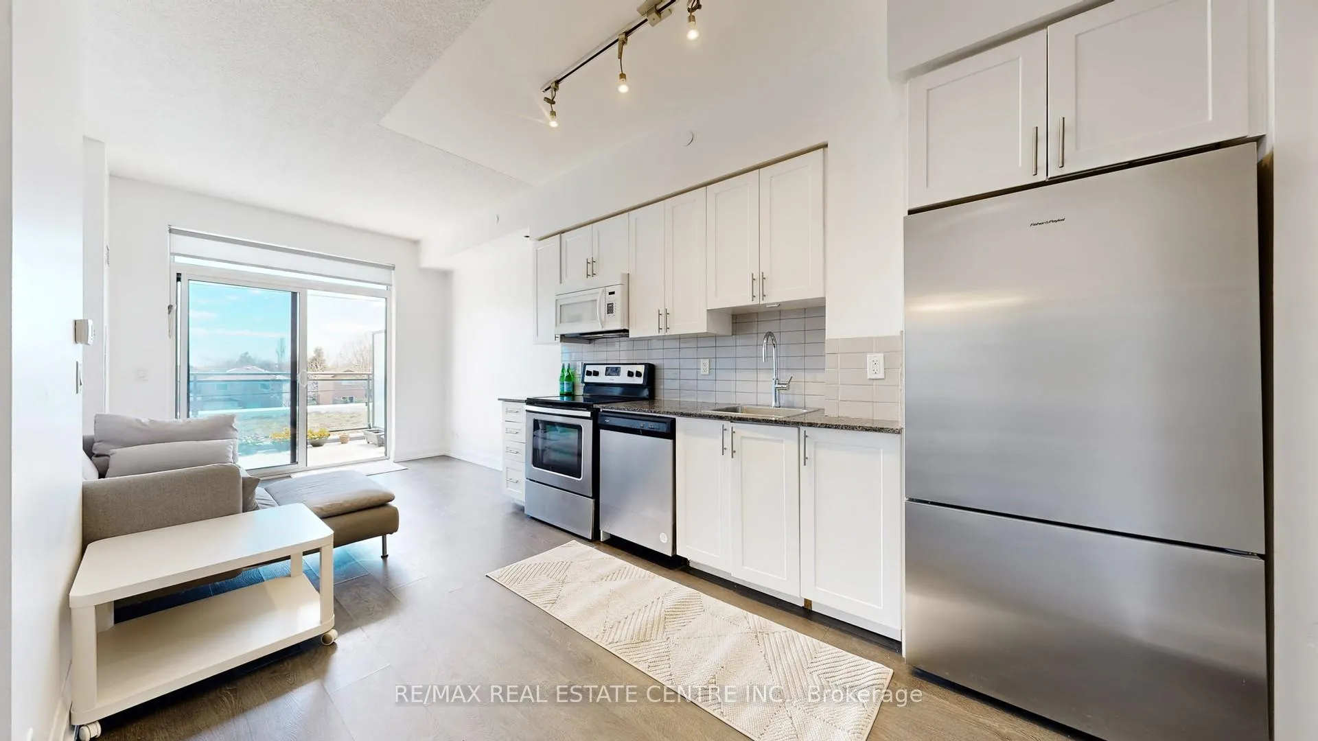 Front of Unit 228, 7900 Bathurst Street