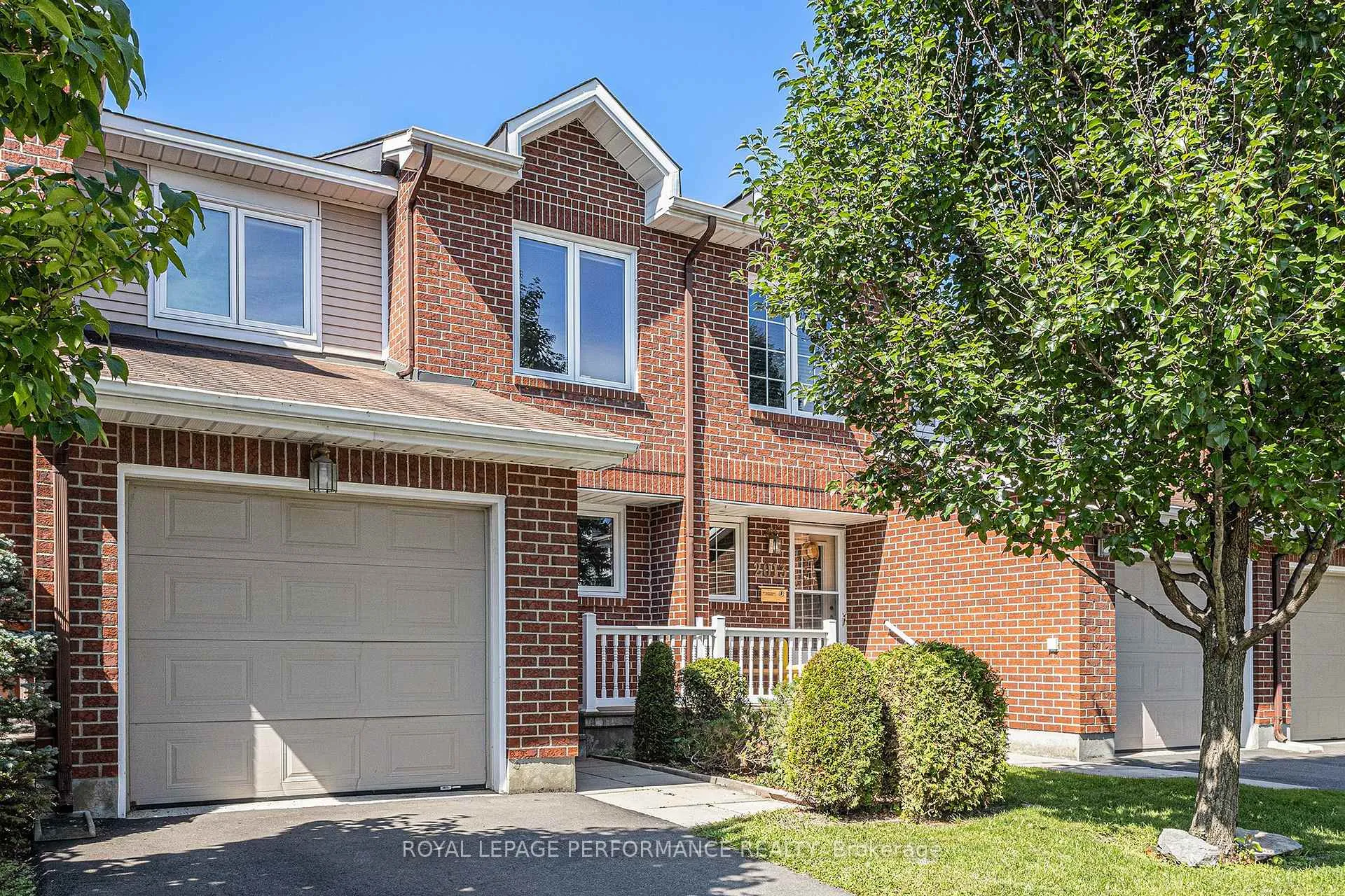Photo 2 of 2015 Summerfields Crescent, Ottawa, Chapel Hill — HOMEH