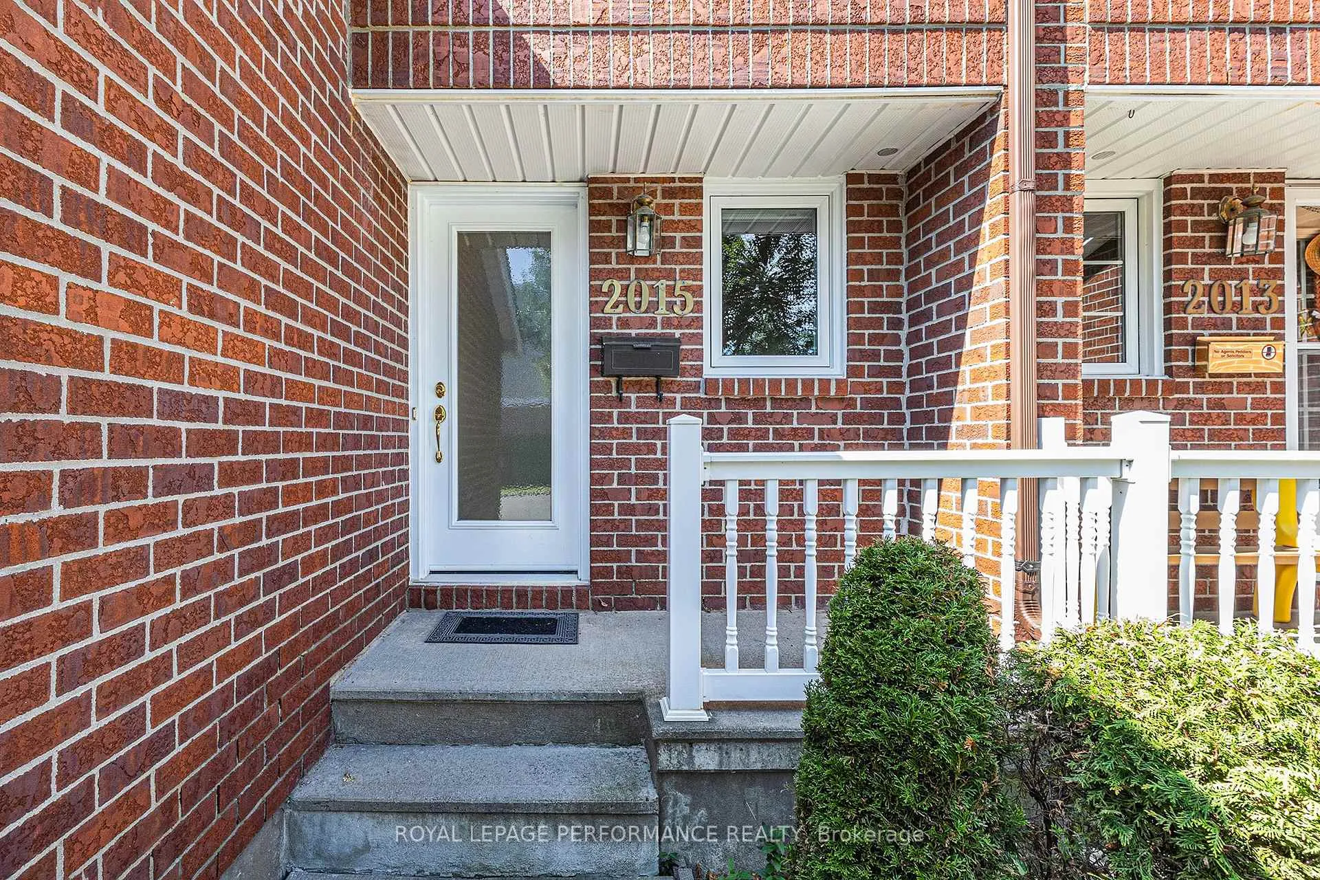 Photo 3 of 2015 Summerfields Crescent, Ottawa, Chapel Hill — HOMEH