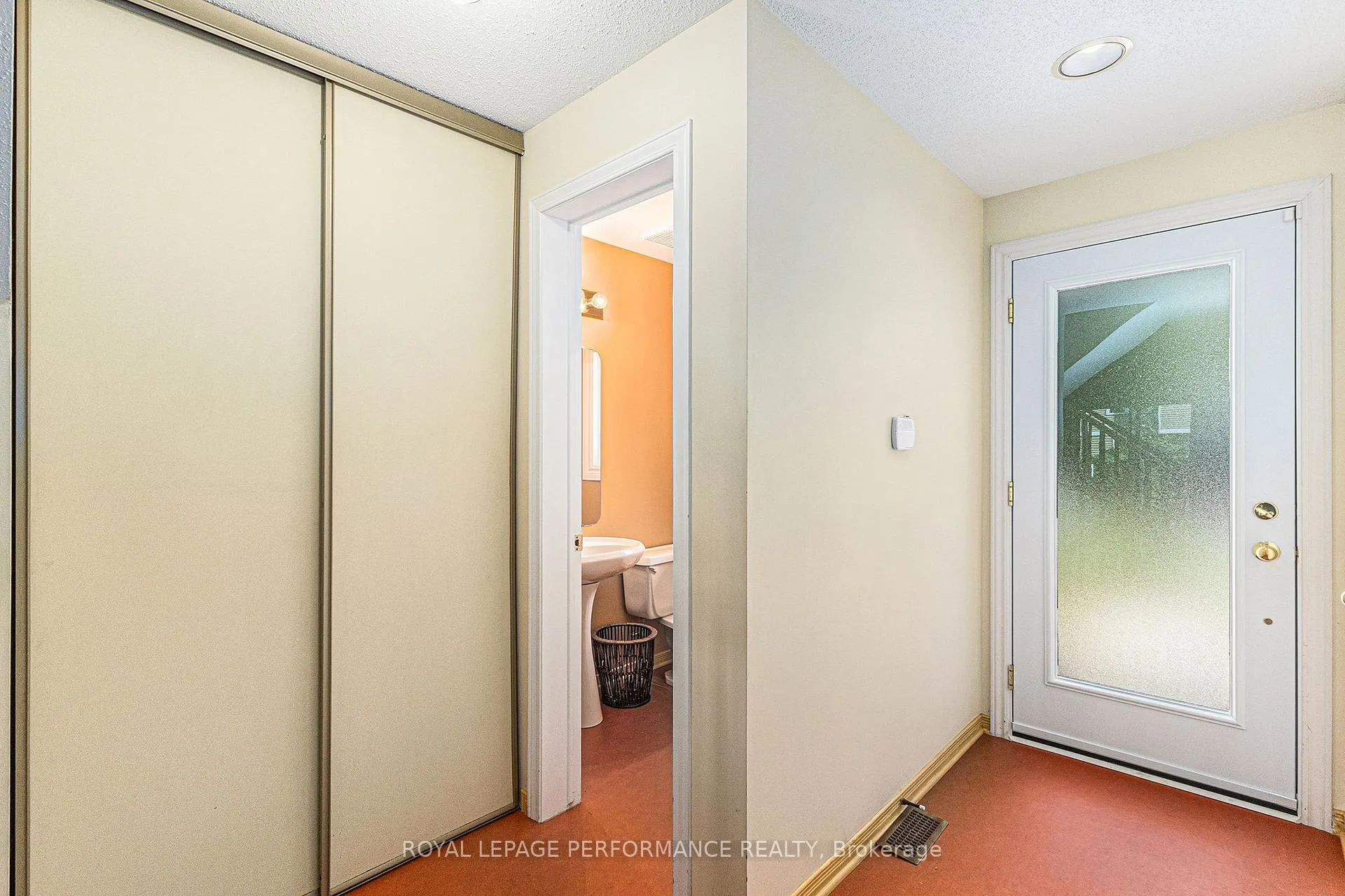 Photo 4 of 2015 Summerfields Crescent, Ottawa, Chapel Hill — HOMEH