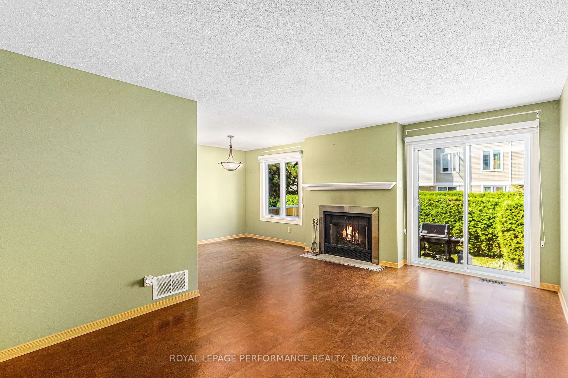 Photo 7 of 2015 Summerfields Crescent, Ottawa, Chapel Hill — HOMEH