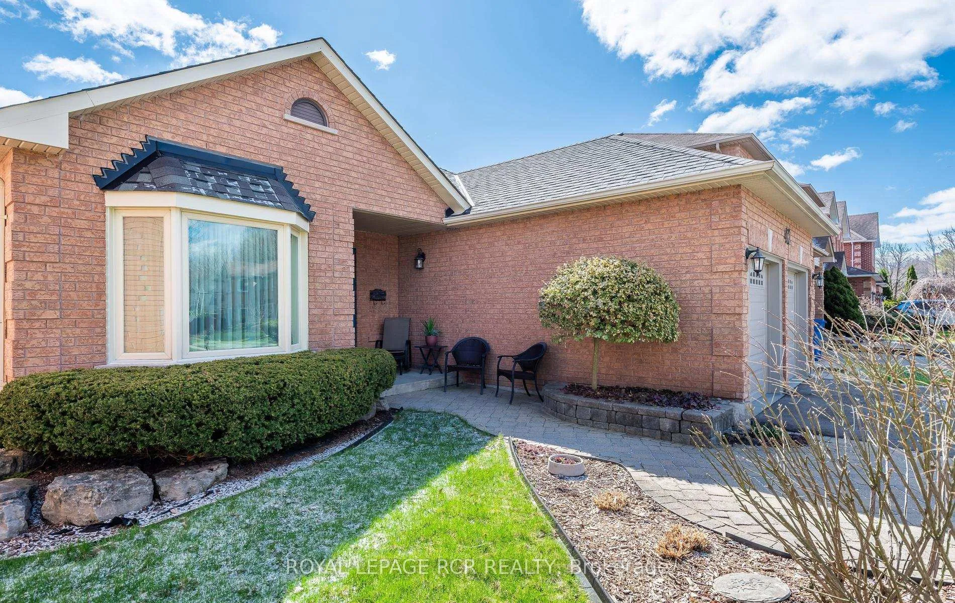 Photo 2 of 42 Allenvale Drive, Aurora, Aurora Highlands — HOMEH
