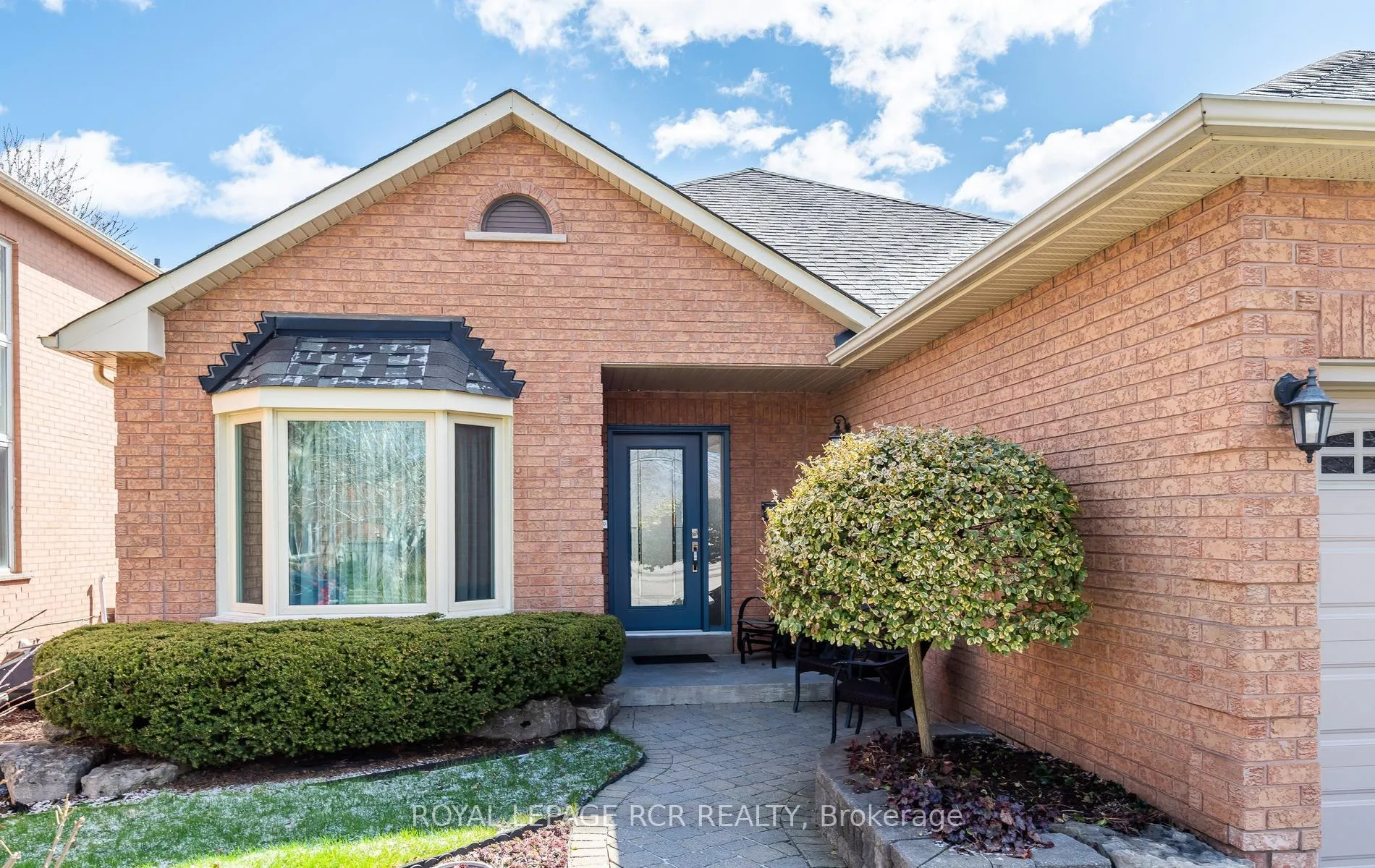 Photo 3 of 42 Allenvale Drive, Aurora, Aurora Highlands — HOMEH