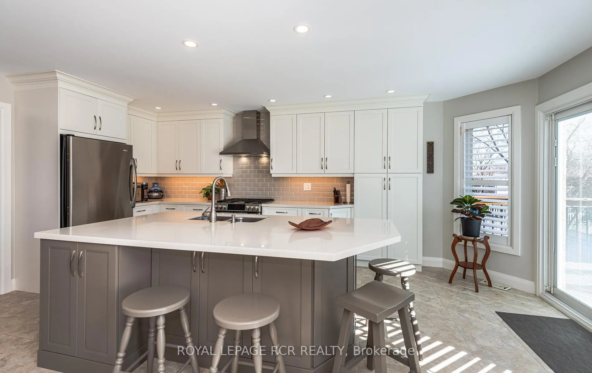 Photo 10 of 42 Allenvale Drive, Aurora, Aurora Highlands — HOMEH
