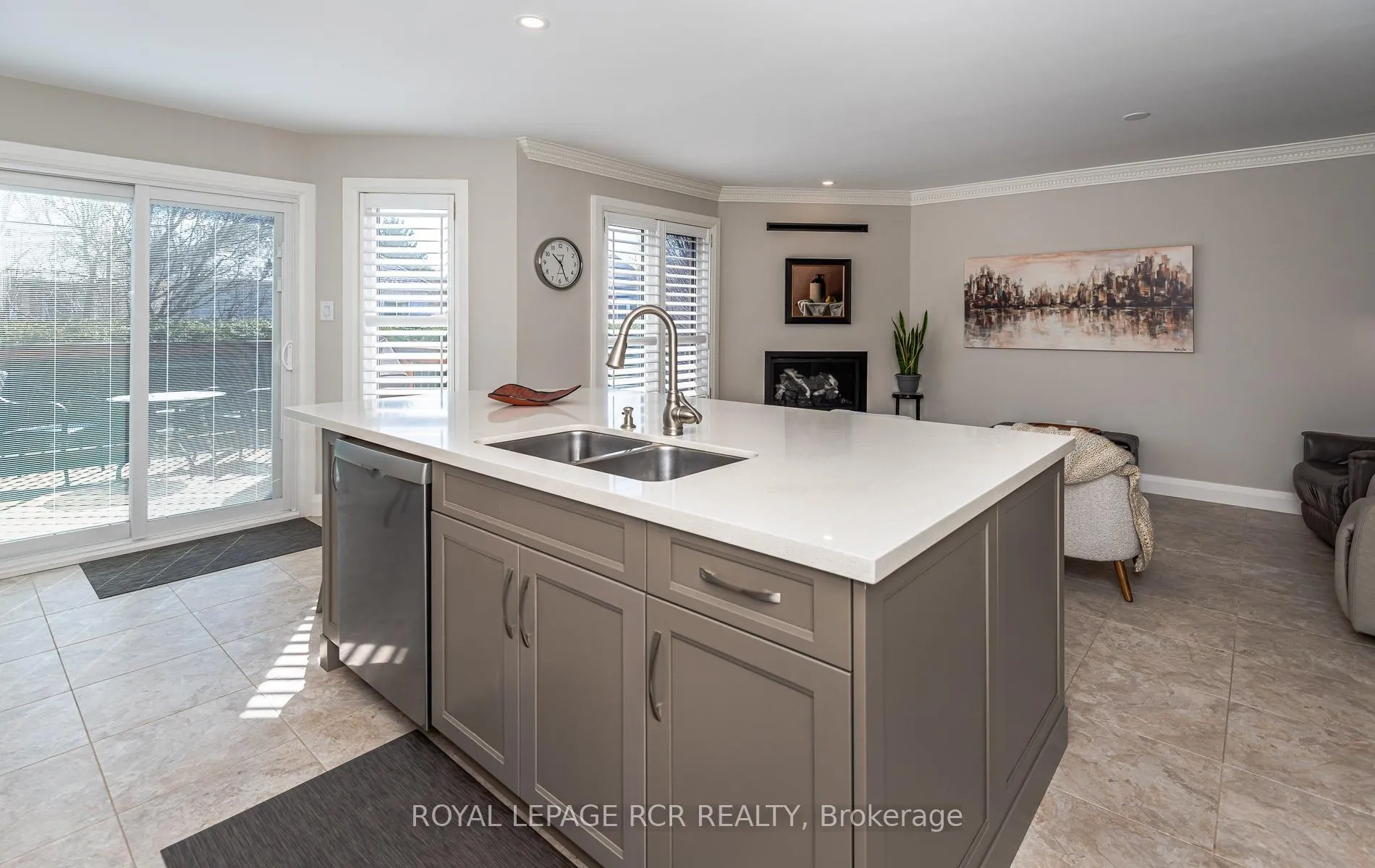 Photo 12 of 42 Allenvale Drive, Aurora, Aurora Highlands — HOMEH