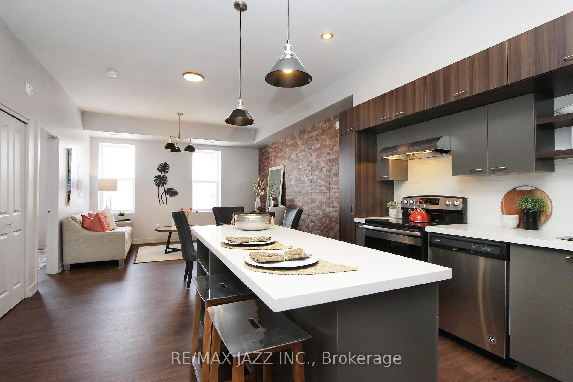 Photo 3 of Unit 201, 14 1/2 King Street E, Oshawa, O'Neill — HOMEH