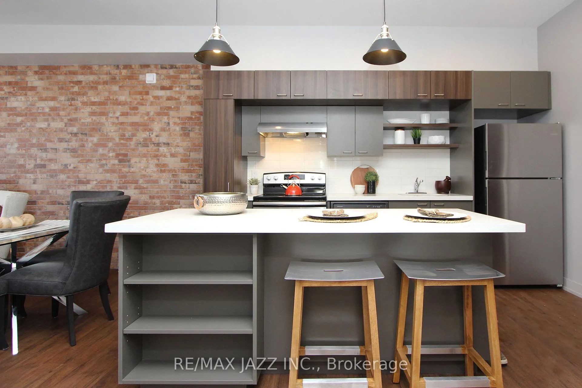 Photo 4 of Unit 201, 14 1/2 King Street E, Oshawa, O'Neill — HOMEH