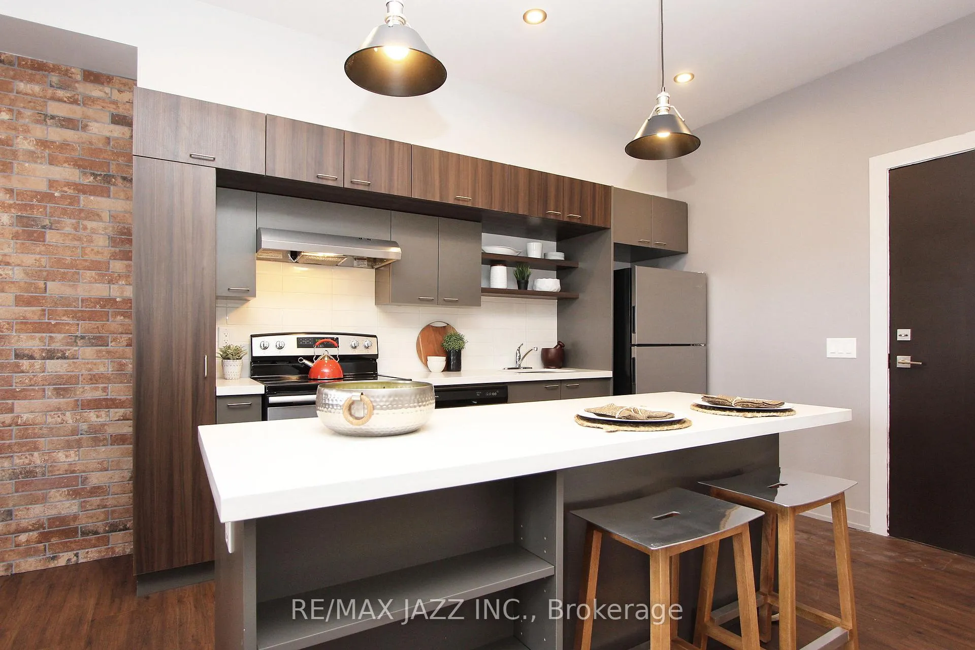 Photo 5 of Unit 201, 14 1/2 King Street E, Oshawa, O'Neill — HOMEH