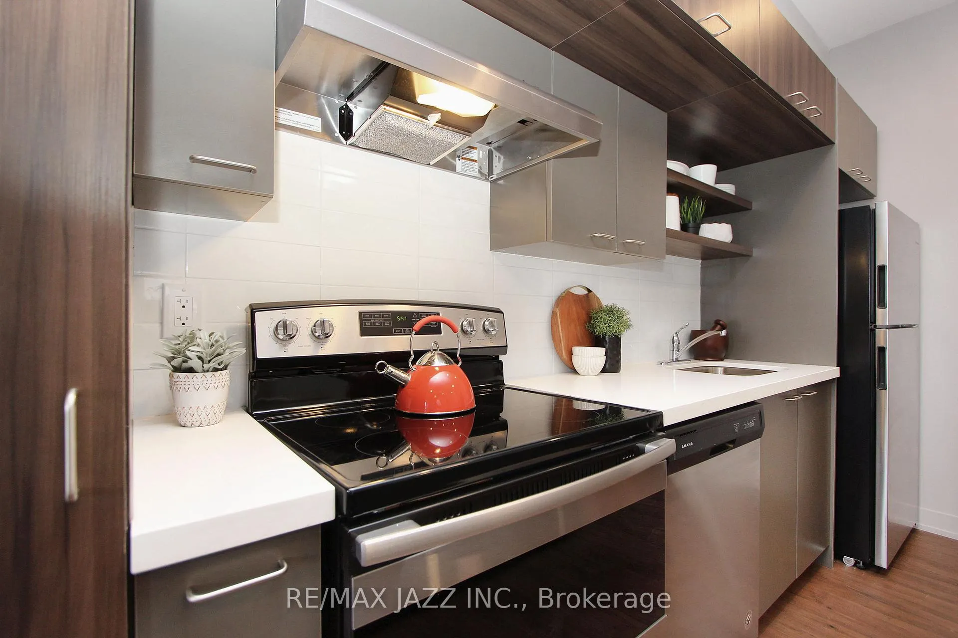 Photo 6 of Unit 201, 14 1/2 King Street E, Oshawa, O'Neill — HOMEH